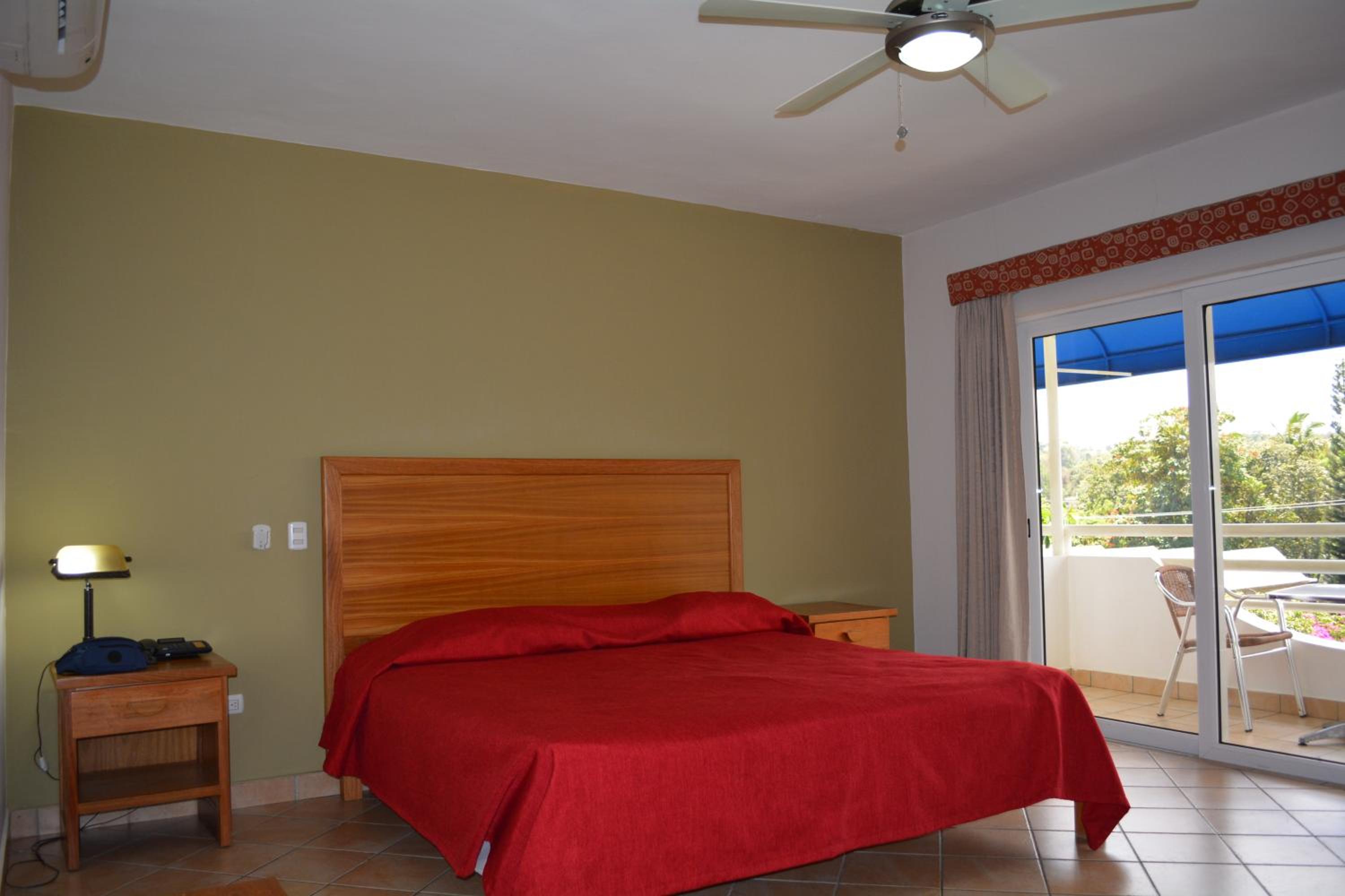 Deluxe King Room photo 2