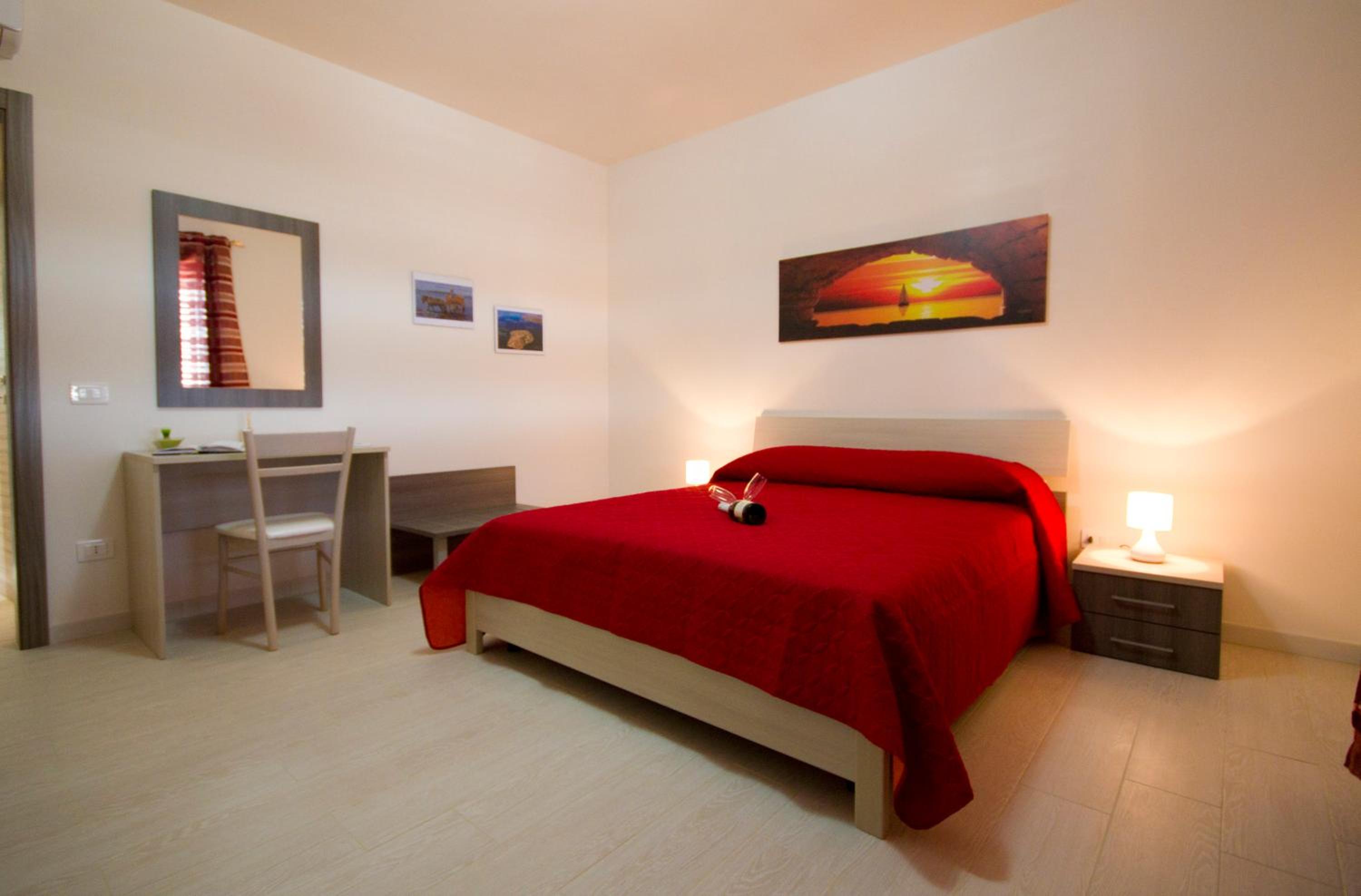 Deluxe Double or Twin Room with Sea View photo 1