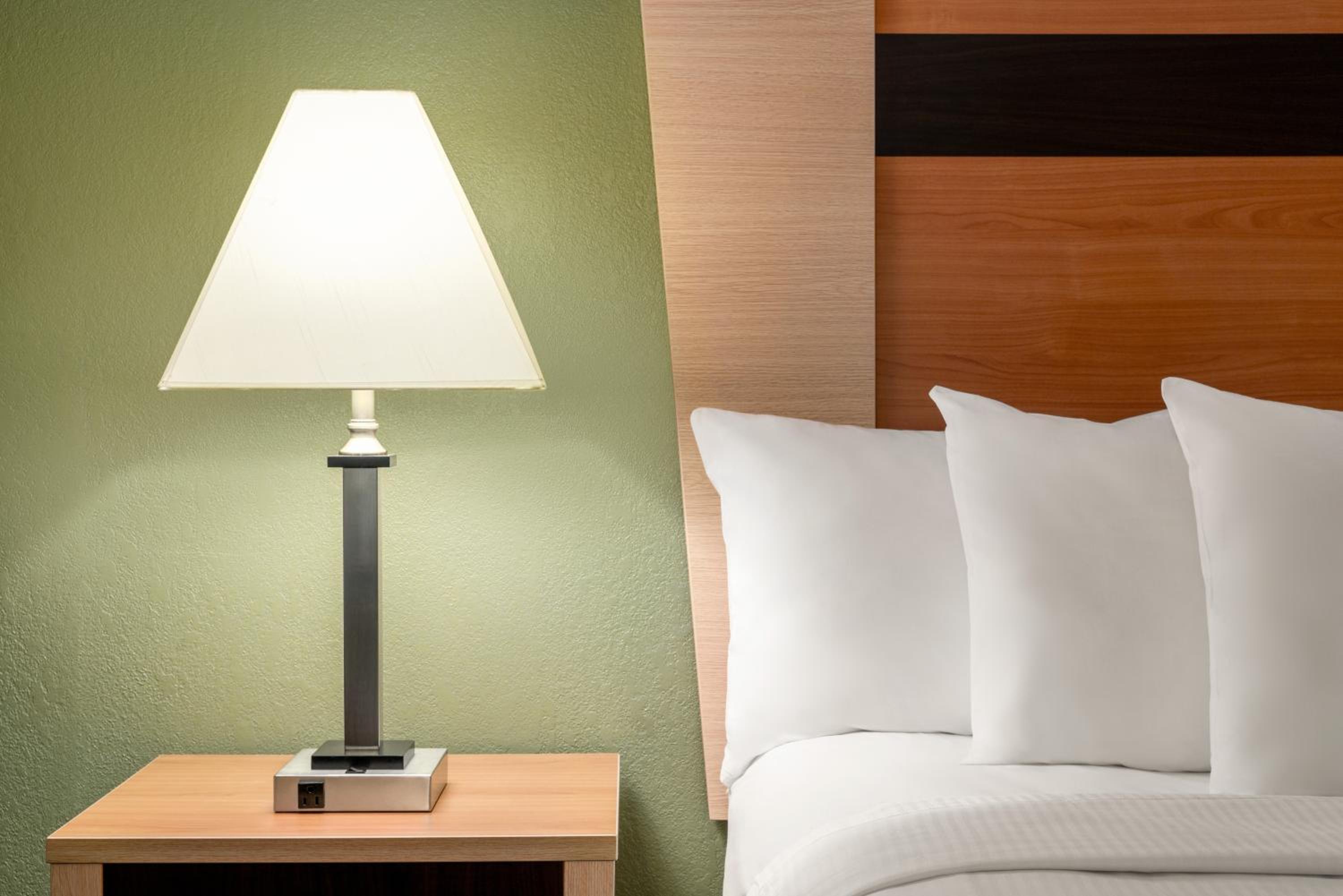 Superior King Room with Roll-In Shower - Mobility Accessible/Non-Smoking photo 1