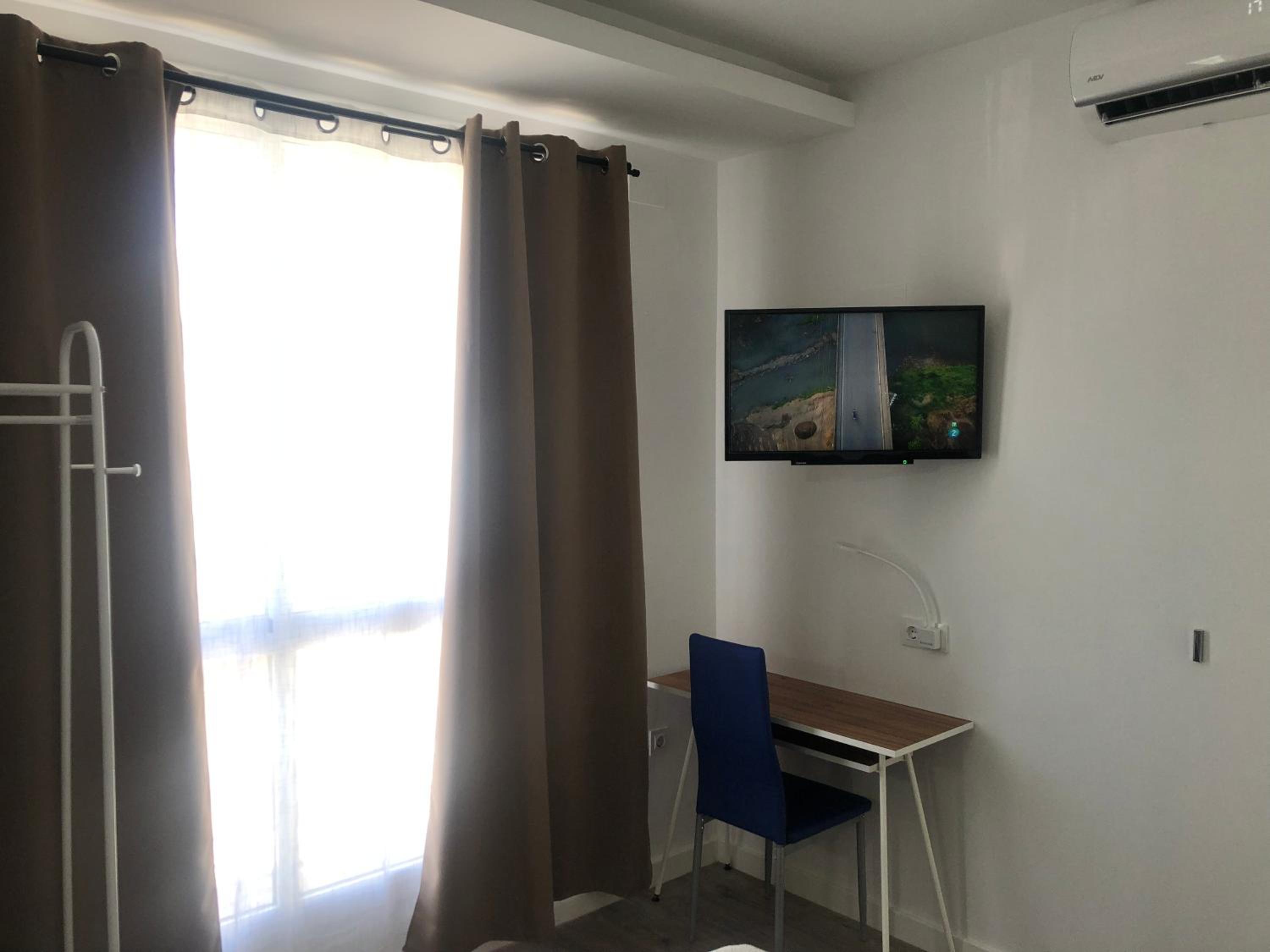 Standard Double Room - Photo 14