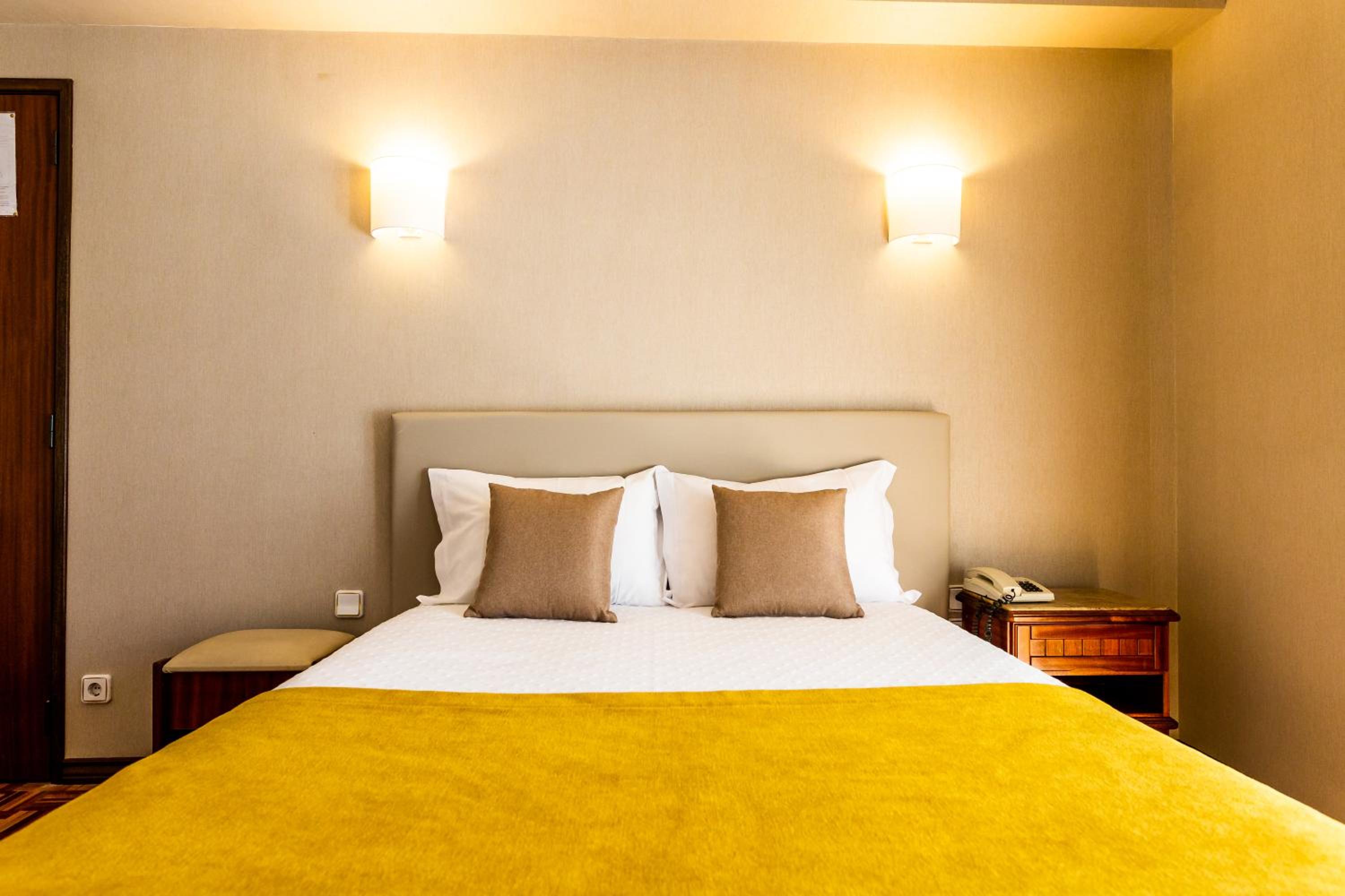 Double Room with Balcony - Photo 4
