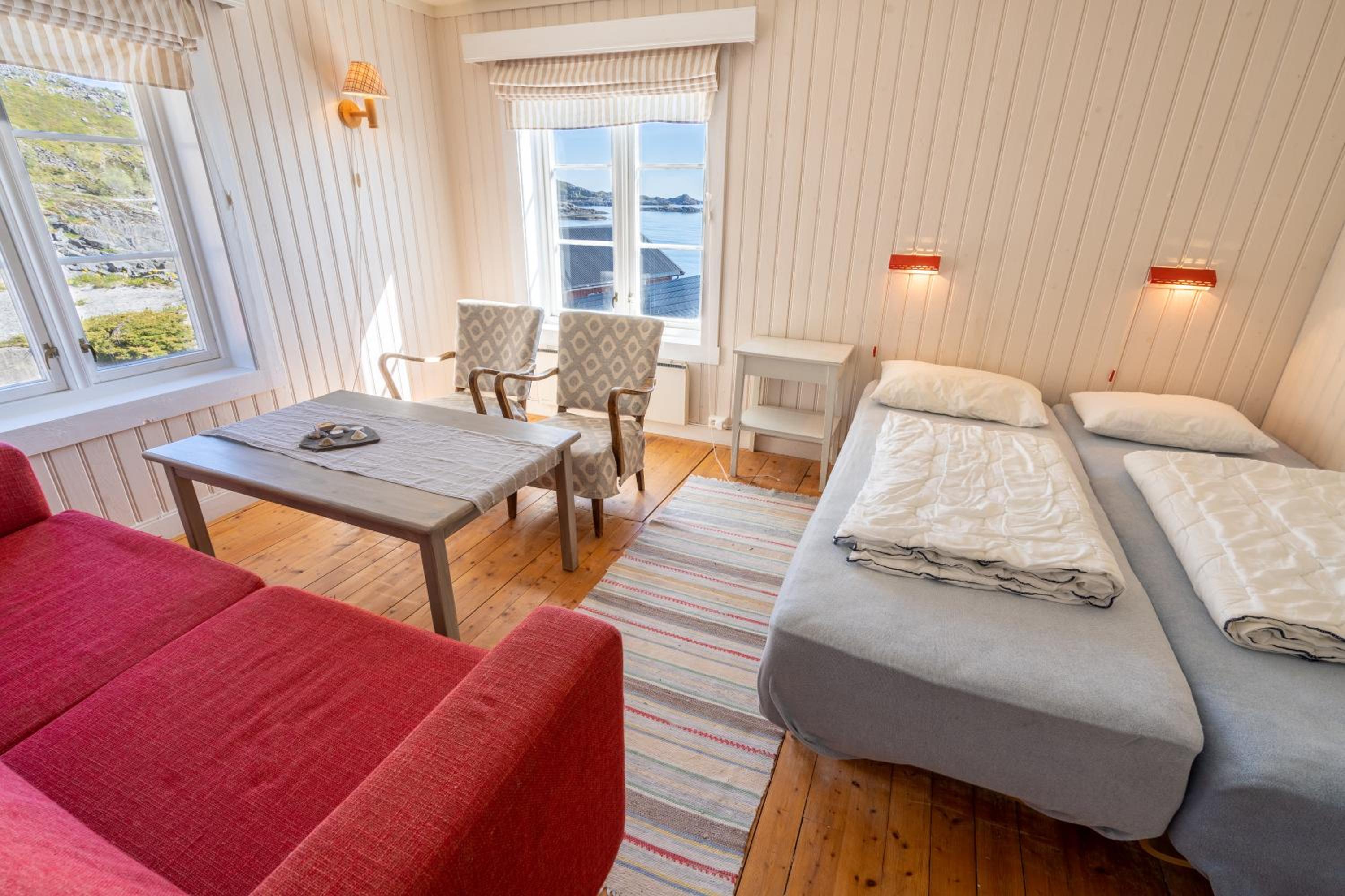 Double or Twin Room with Shared Bathroom photo 1