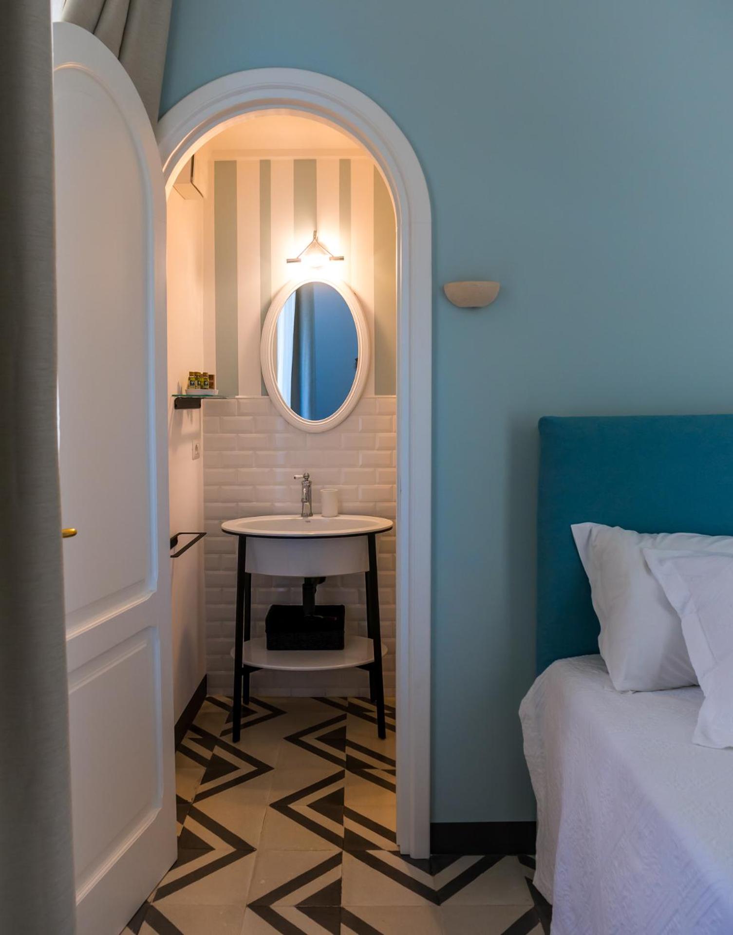 Deluxe Double Room - Photo 5