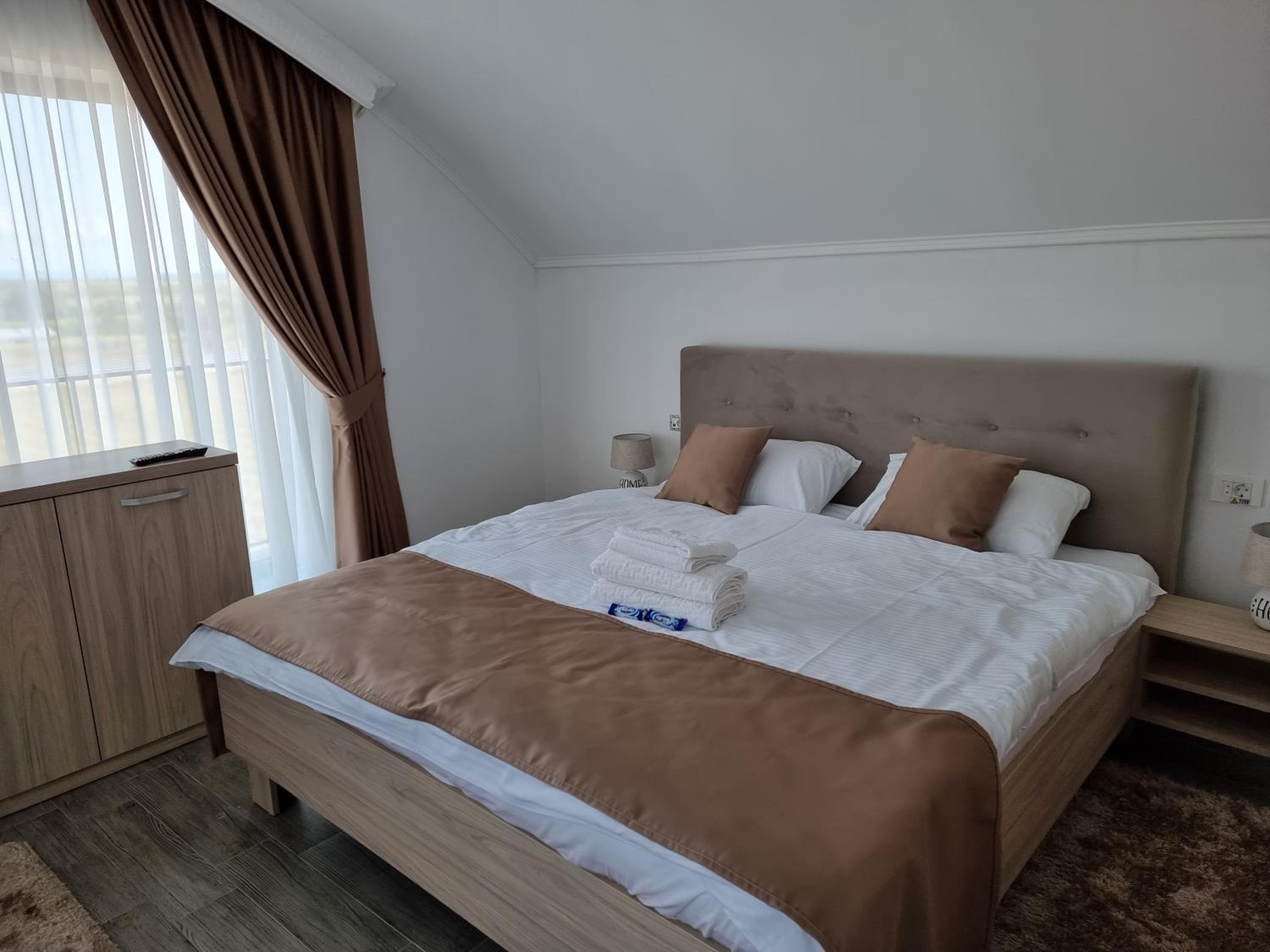 One-Bedroom Apartment - Photo 1