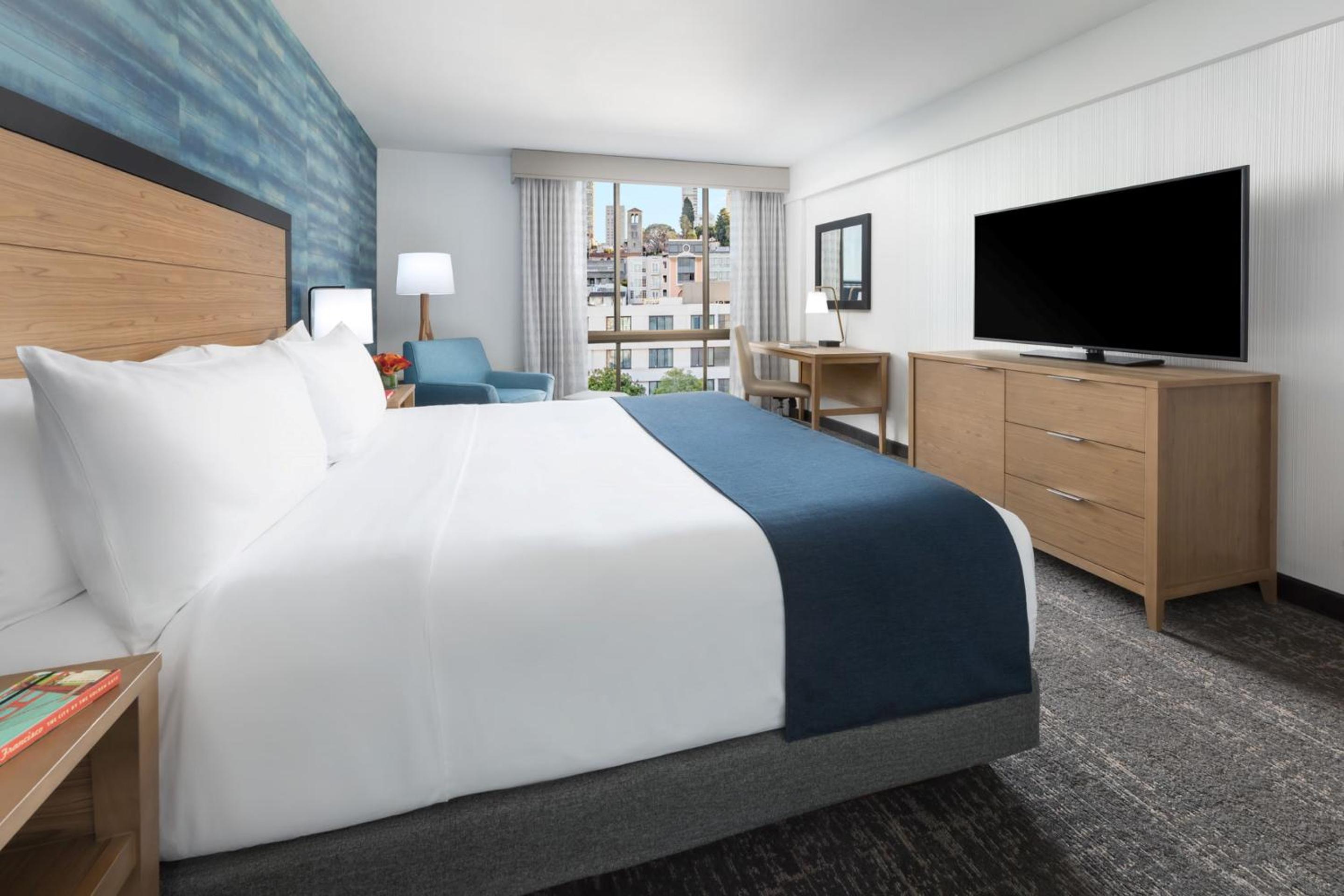 City View King Room - Photo 12