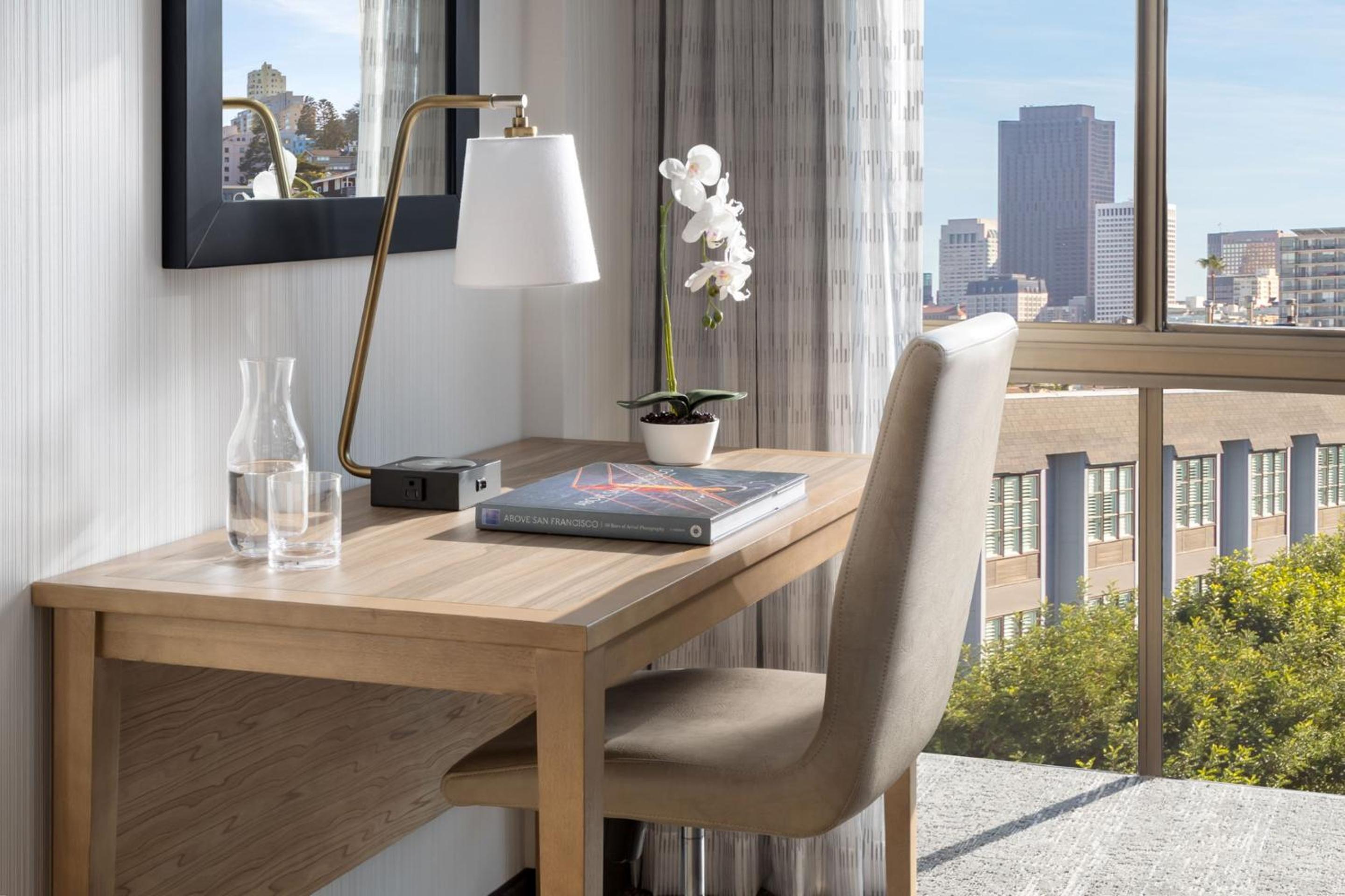 City View King Room - Photo 9