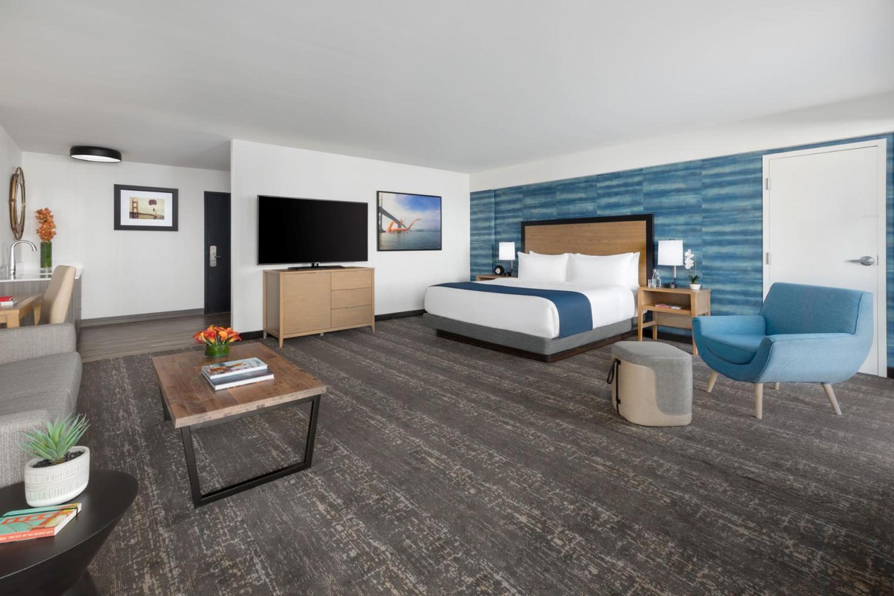 Queen Suite - Photo 4