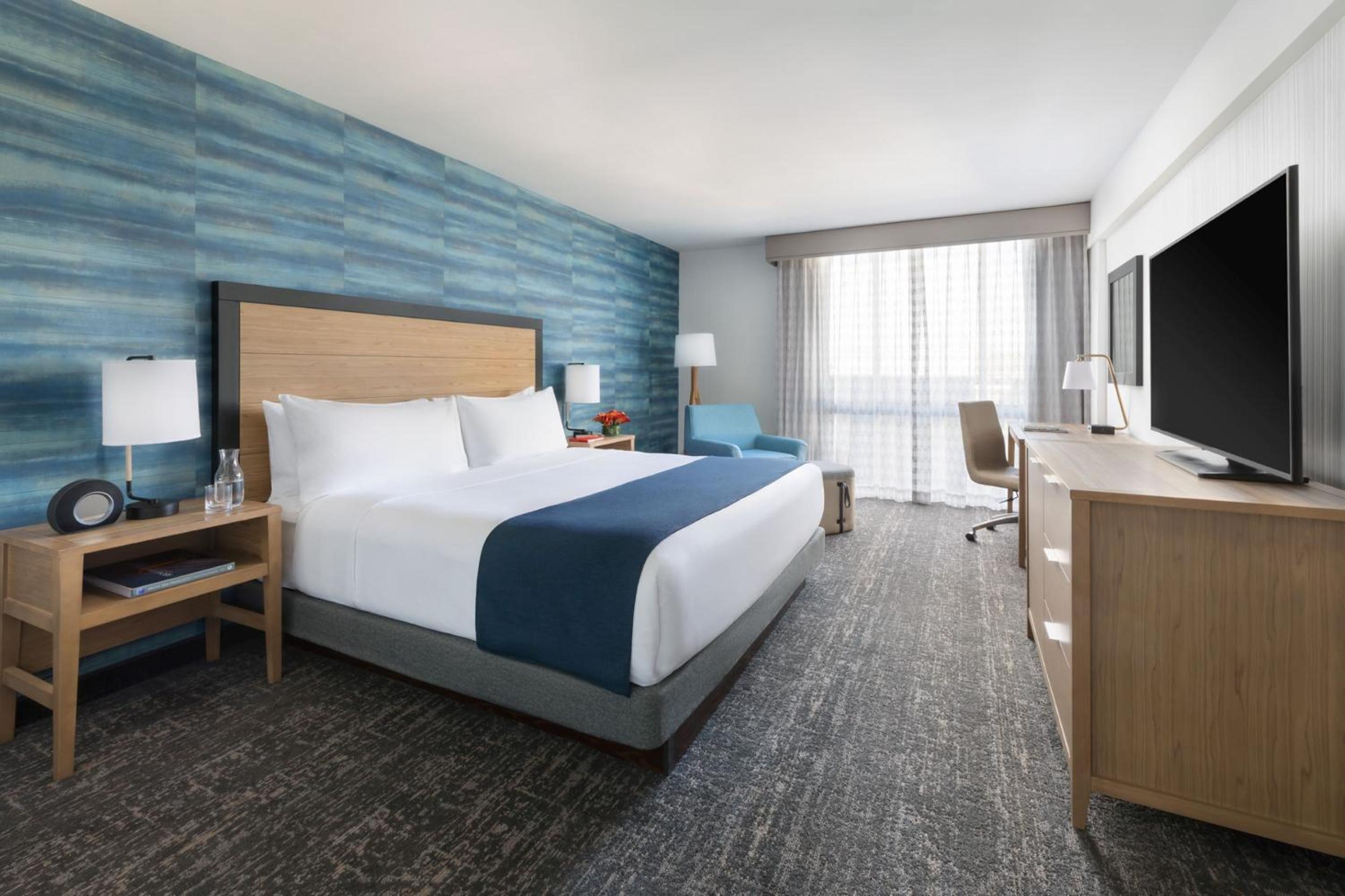 Deluxe King Room - Disability Access - Photo 6