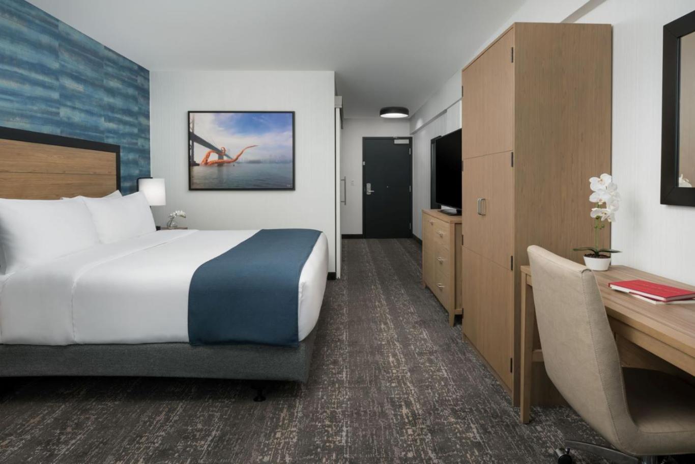 Deluxe King Room - Disability Access - Photo 4