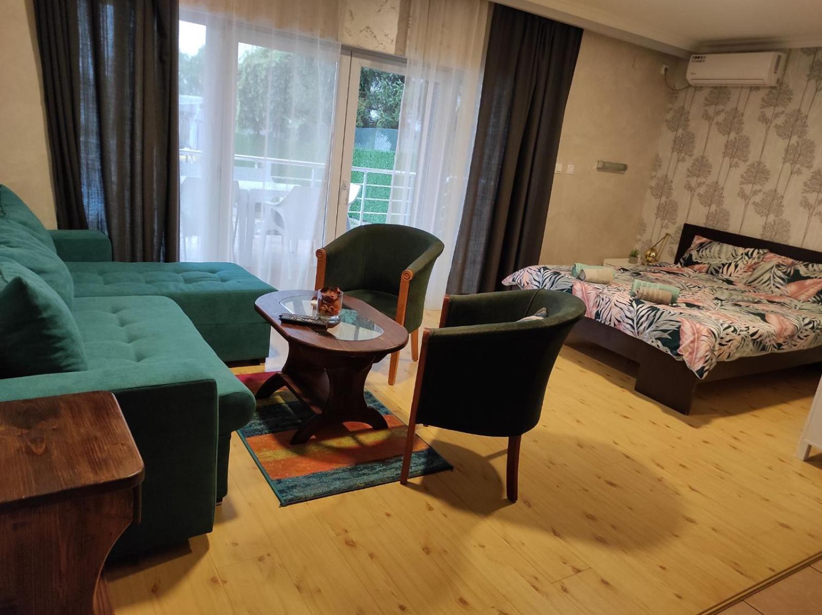 Deluxe Family Room photo 1
