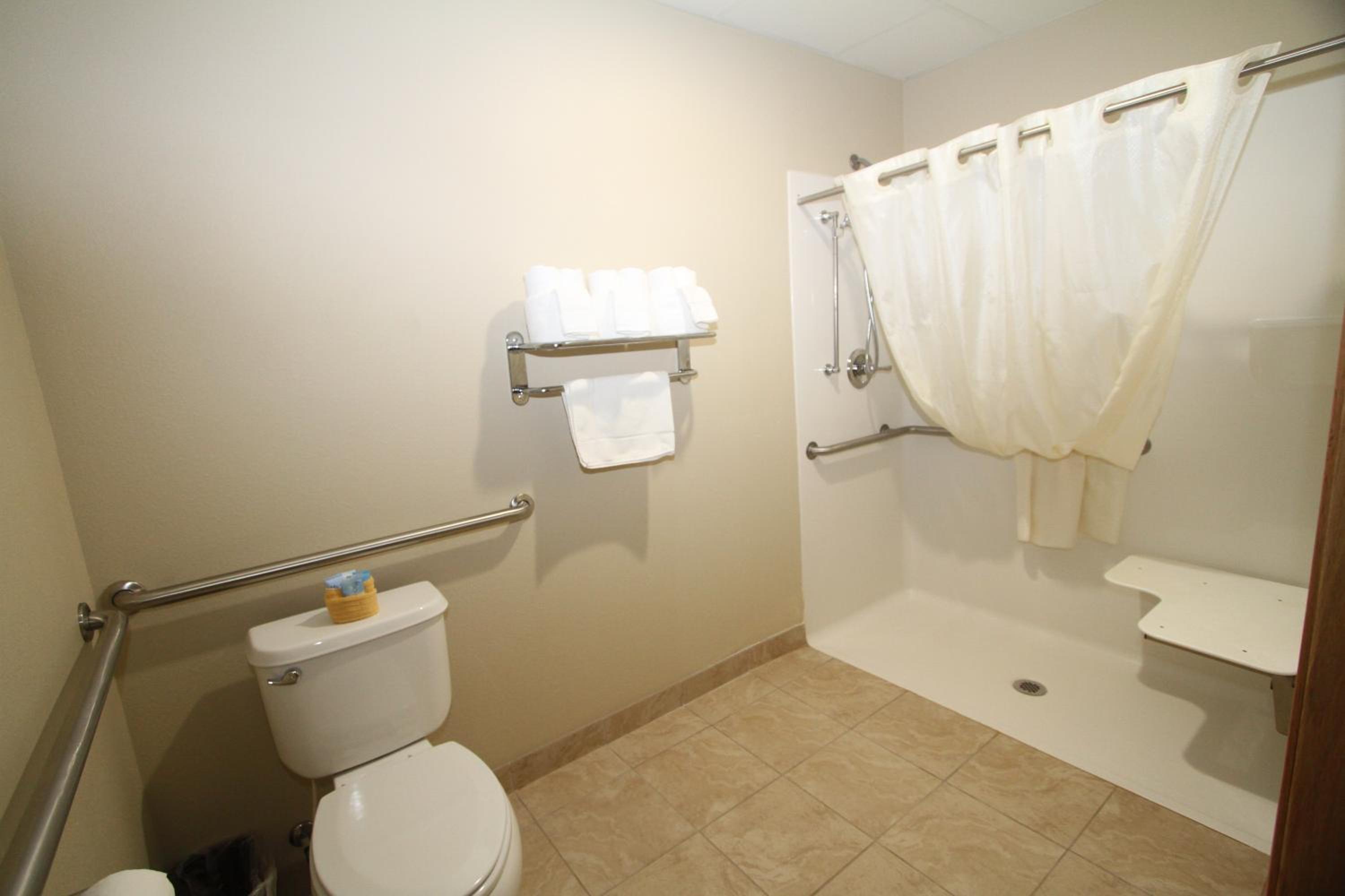 Queen Room - Disability Access photo 3