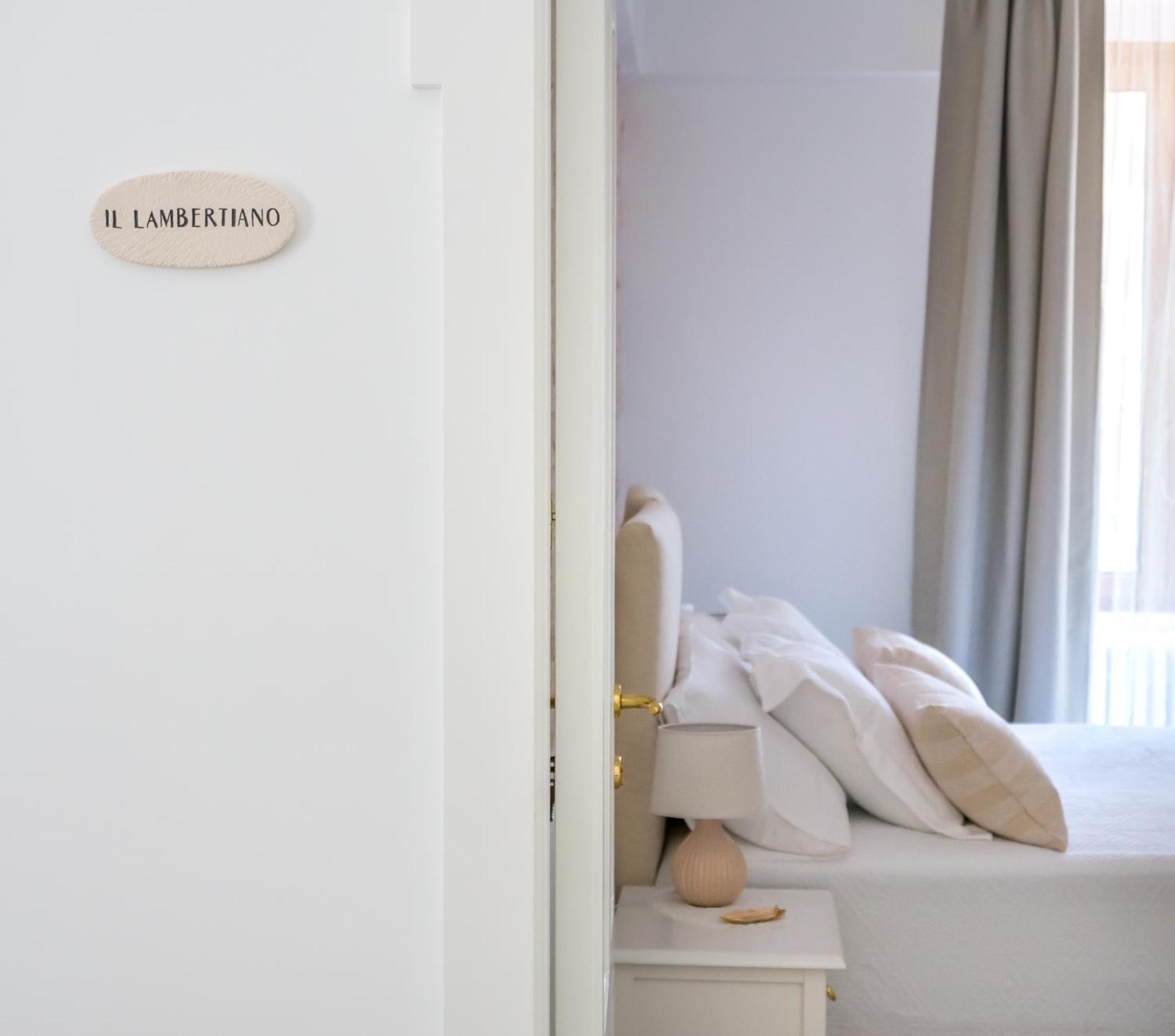 Deluxe Suite with Spa Bath - Photo 11