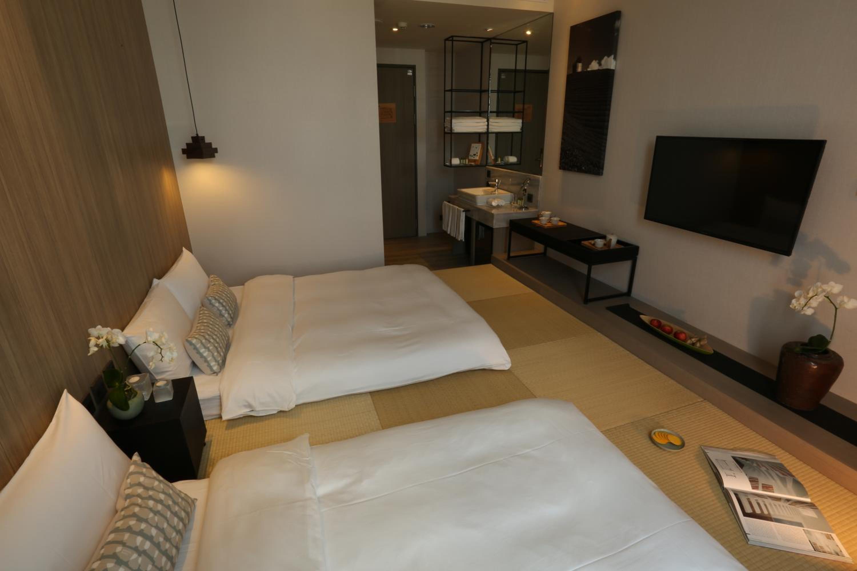 Executive Quadruple Room - Photo 8