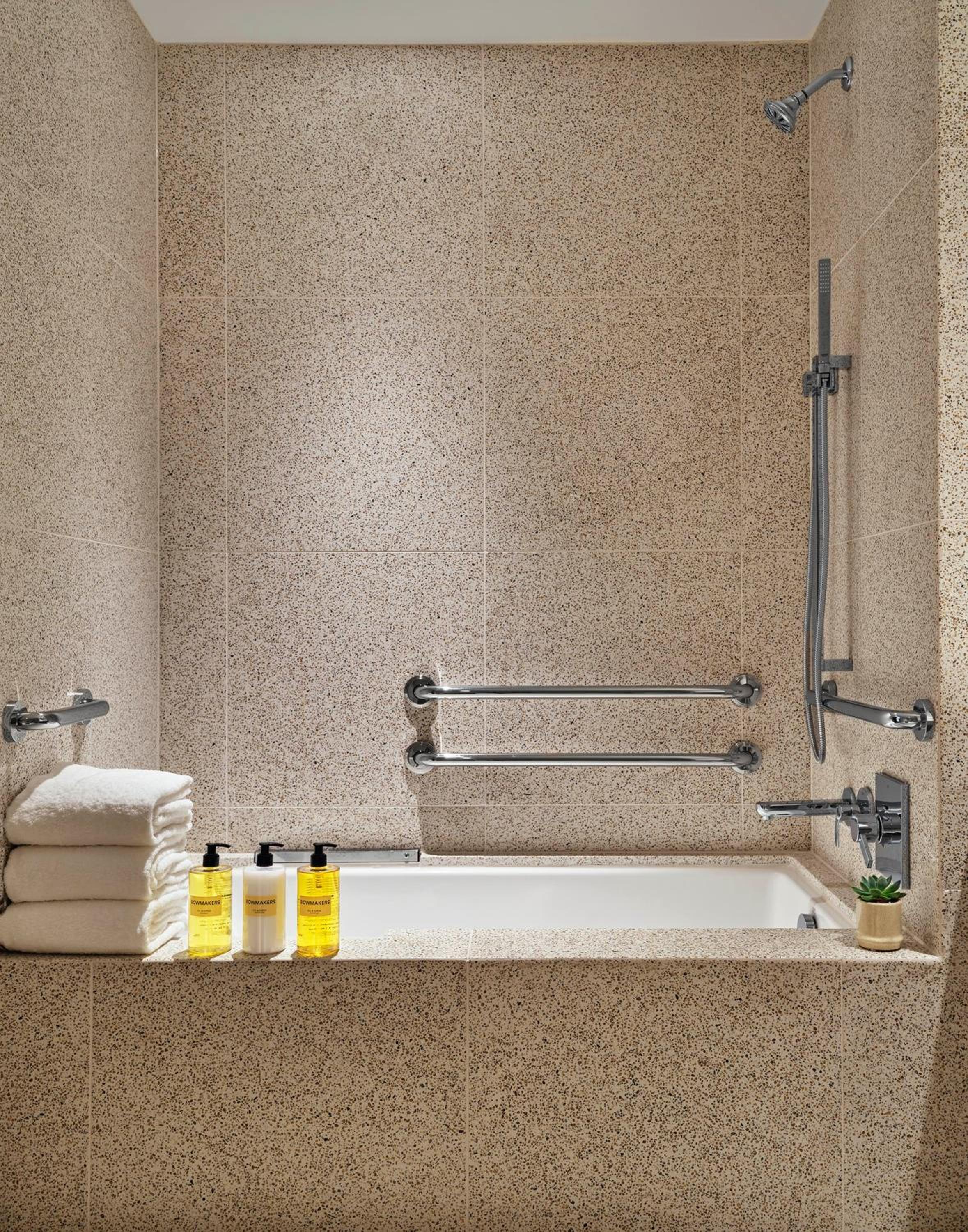King Room With Accessible Tub - Disability Access