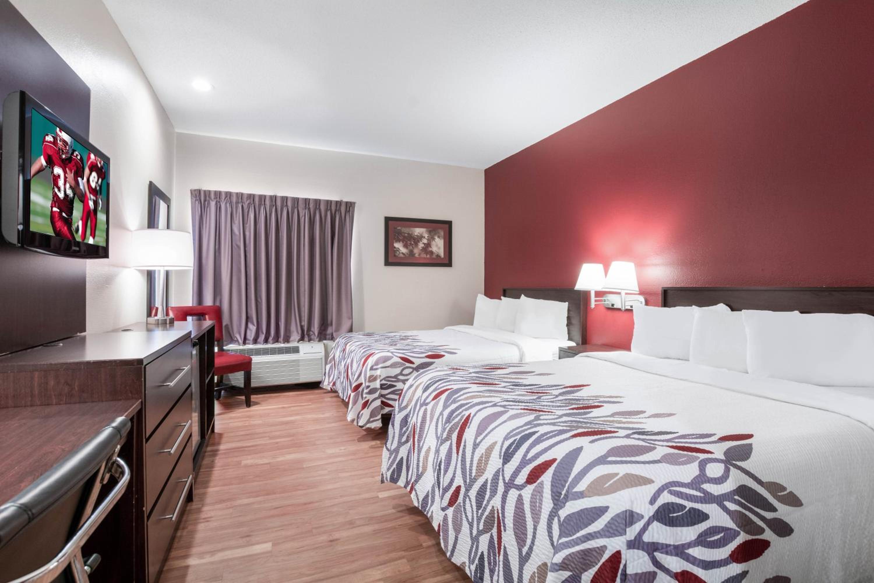 Deluxe Room with Two Queen Beds Disability Access Non-Smoking - Photo 4