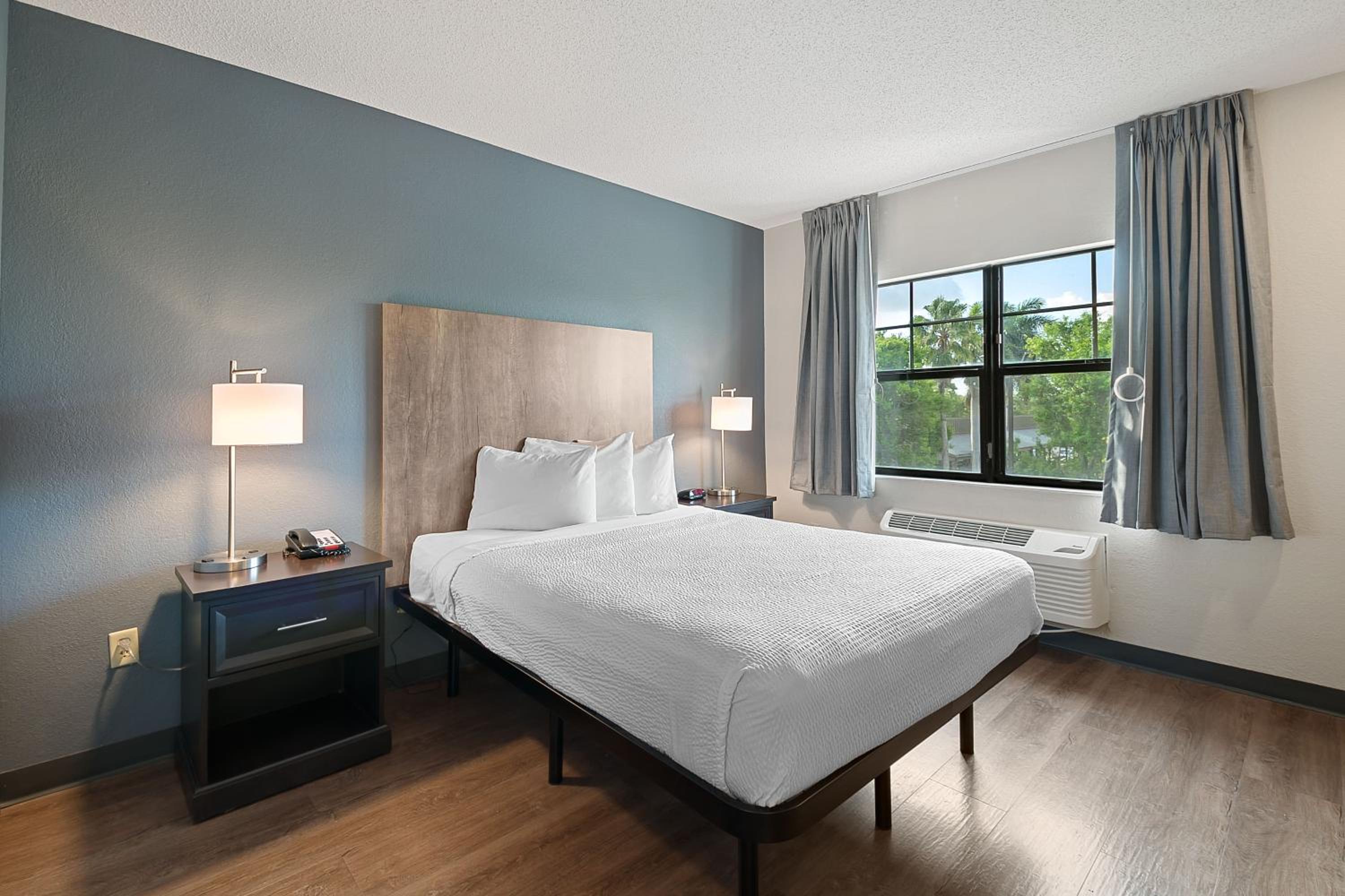 Studio with 1 Queen Bed - Hearing Accessible - Non-Smoking - Photo 1