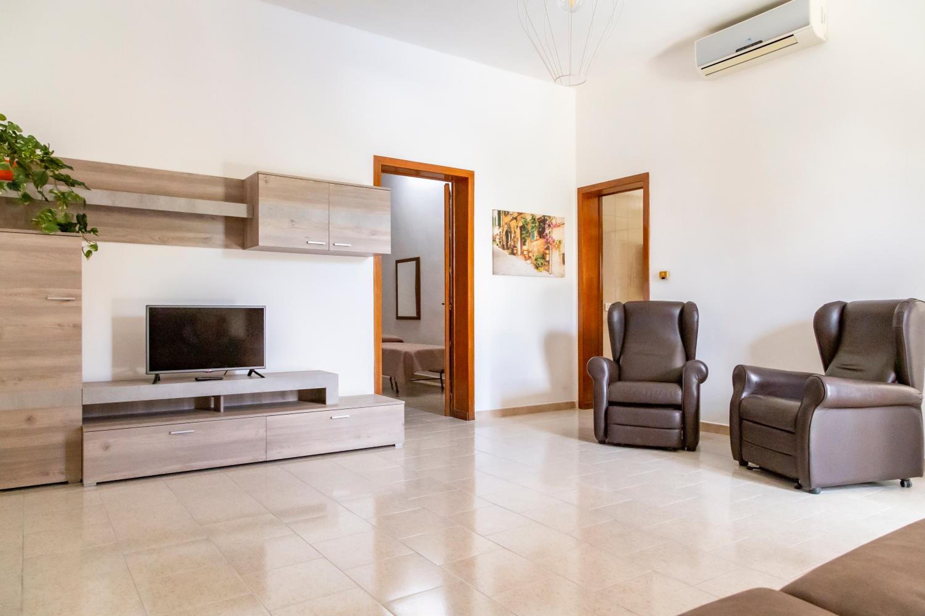 One-Bedroom House - Photo 29