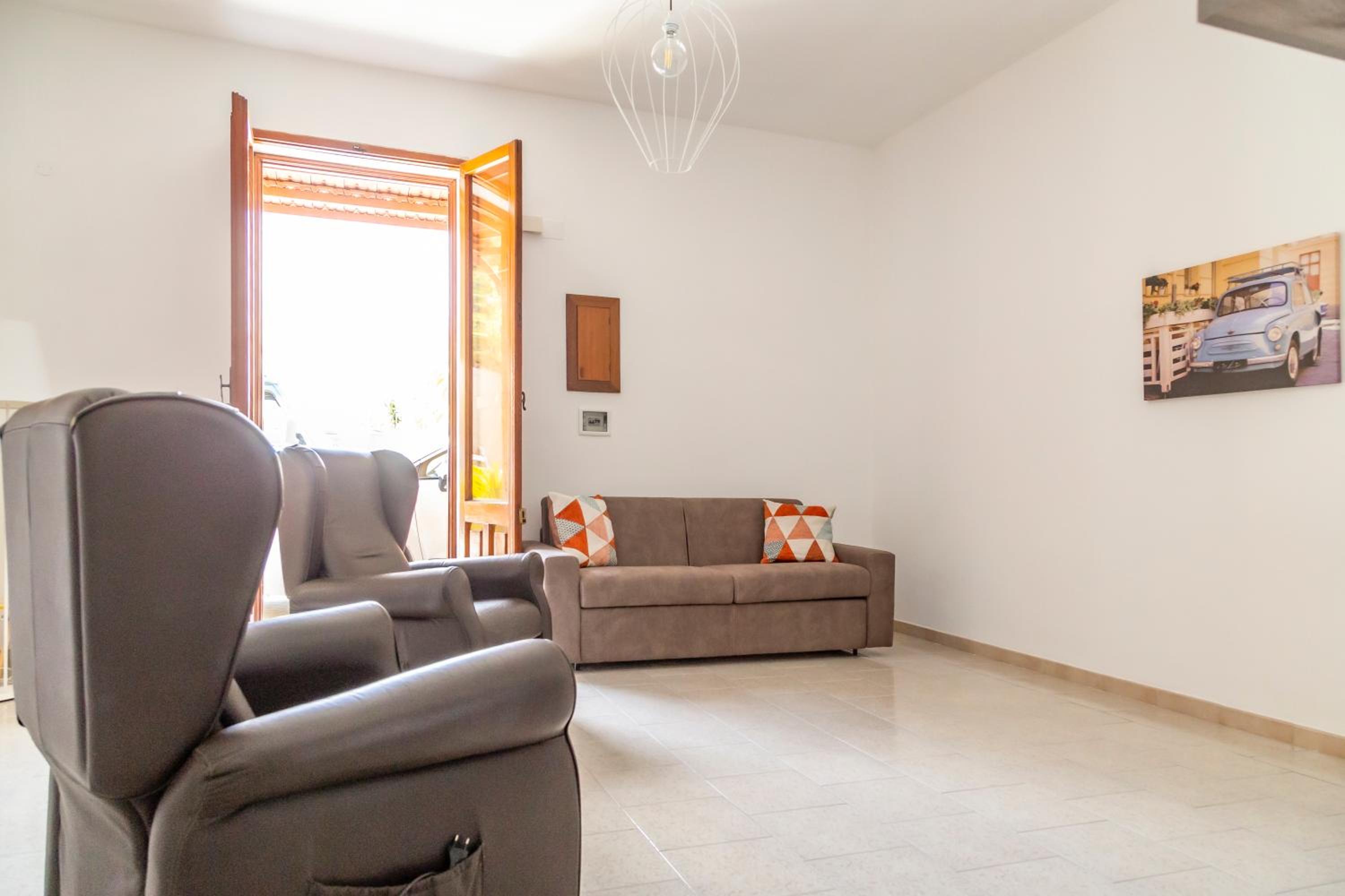 One-Bedroom House - Photo 27