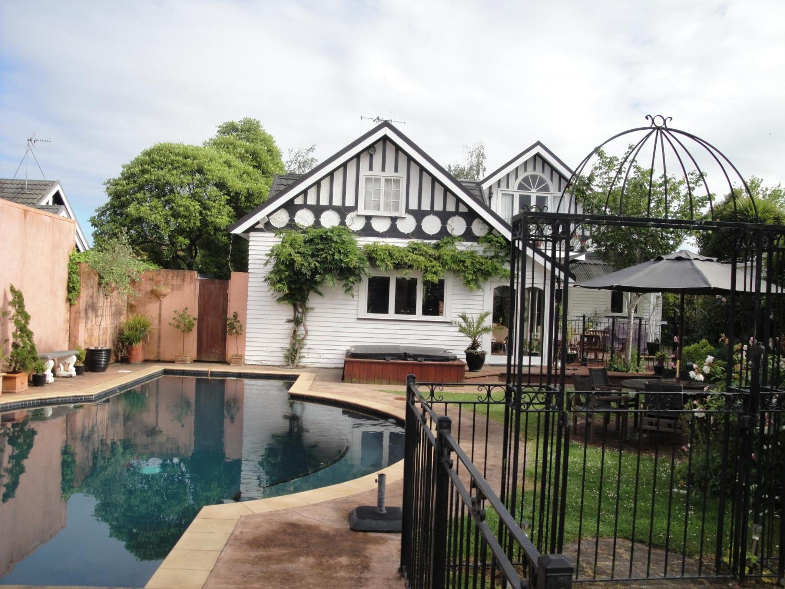 Four-Bedroom House photo 2