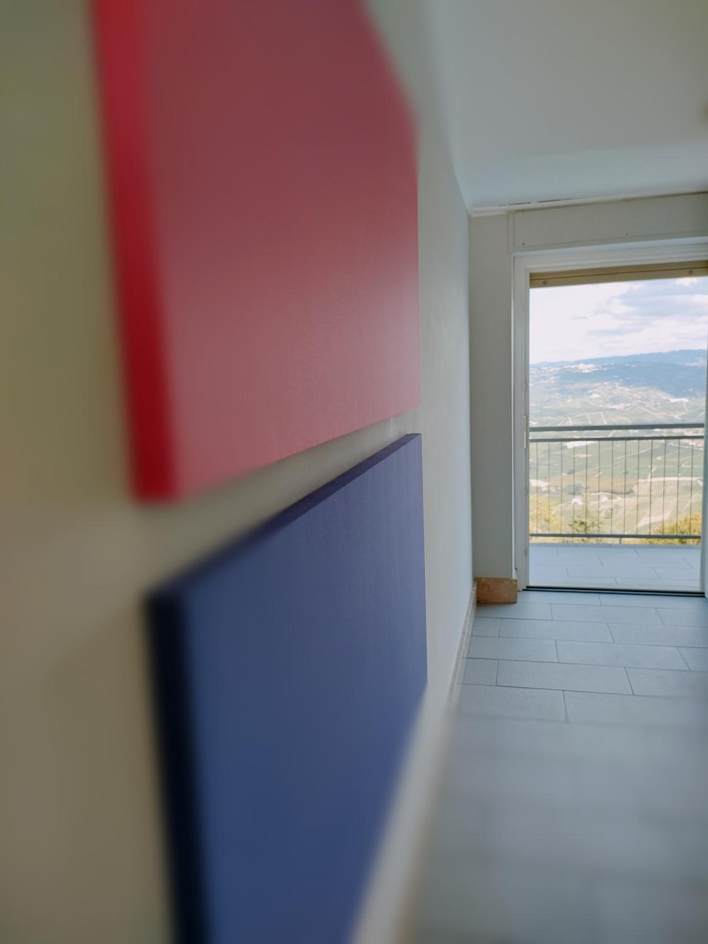 Two-Bedroom Apartment with Mountain View
