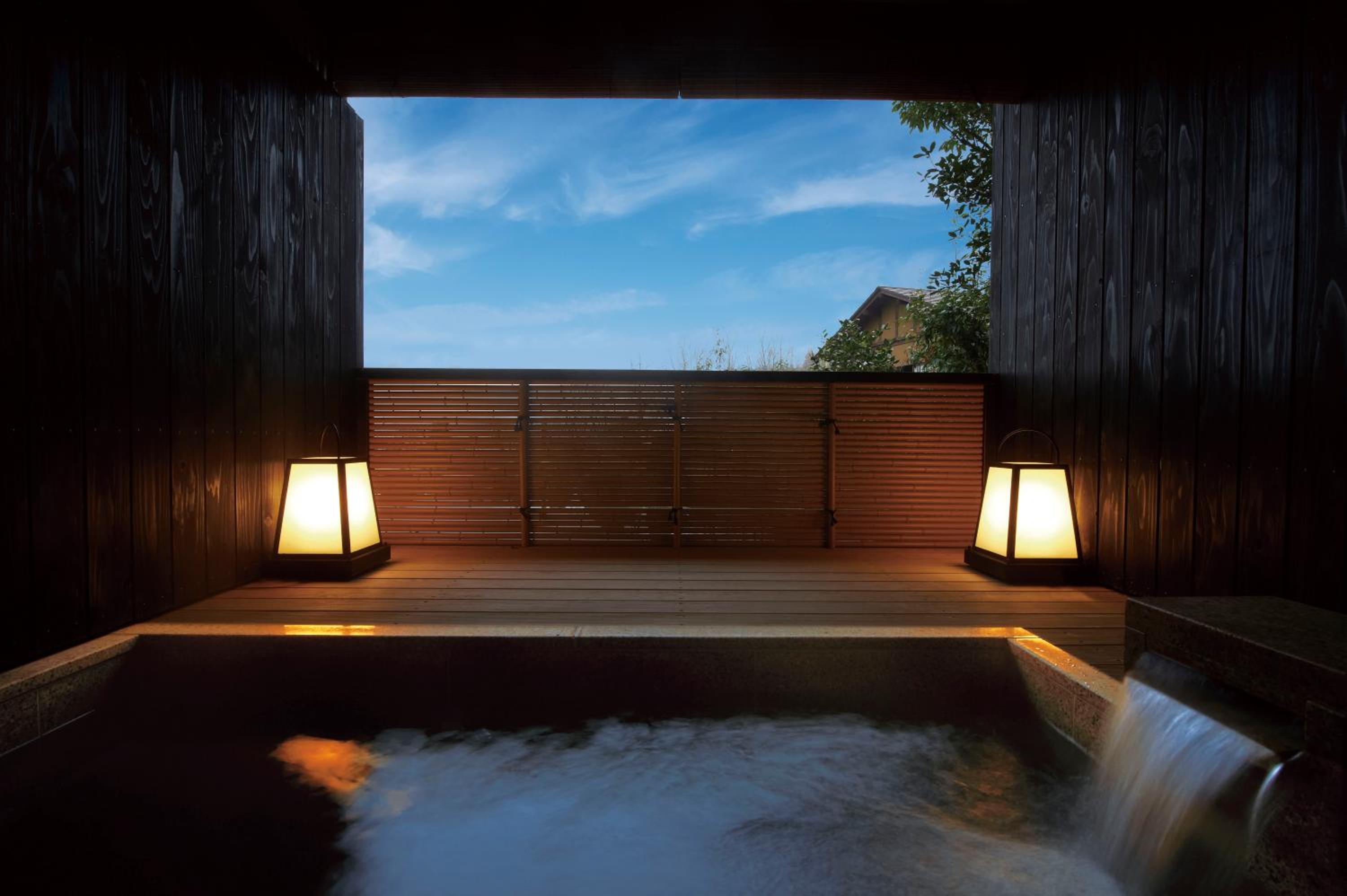 Deluxe Room with Tatami Area and Open-Air Bath photo 3