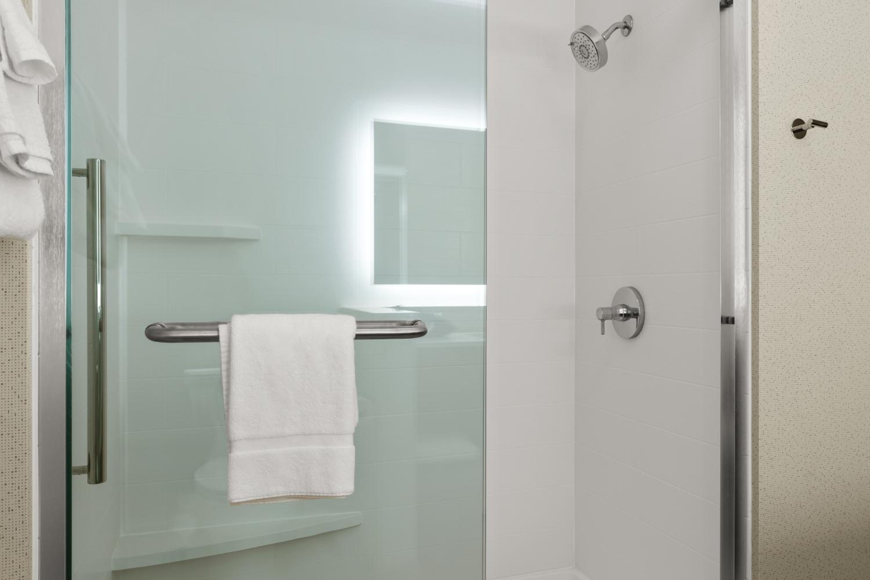 Standard King Room - Photo 8