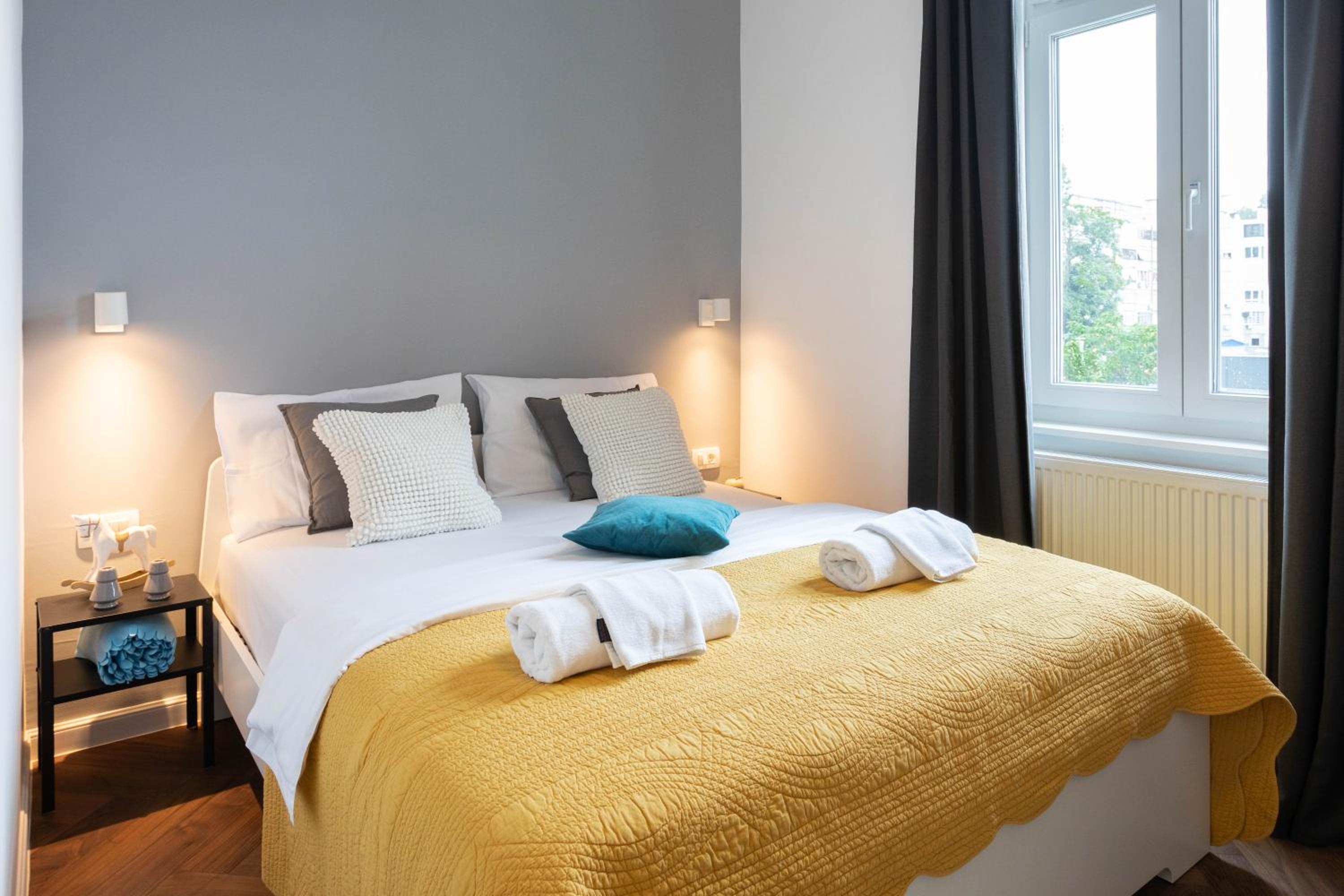 One-Bedroom Apartment - Photo 1