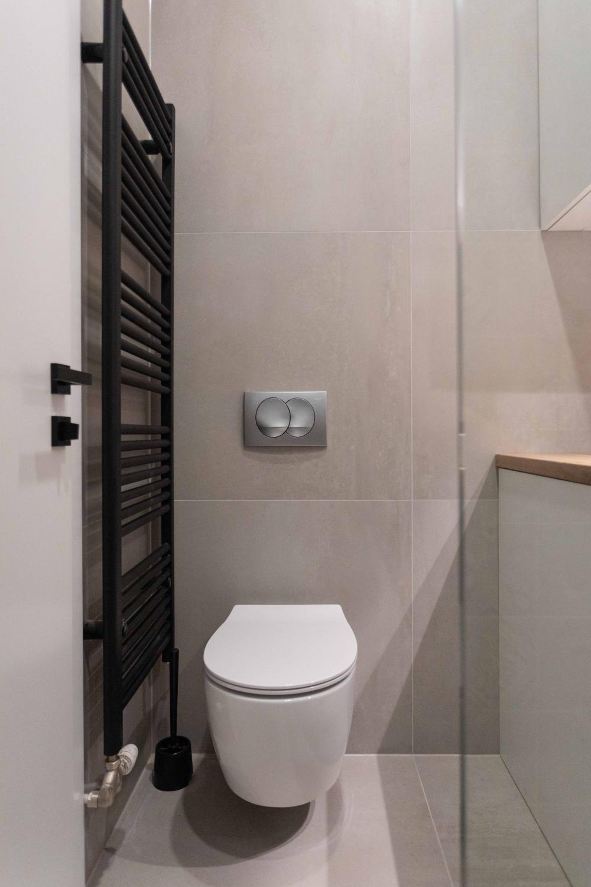 One-Bedroom Apartment - Photo 2