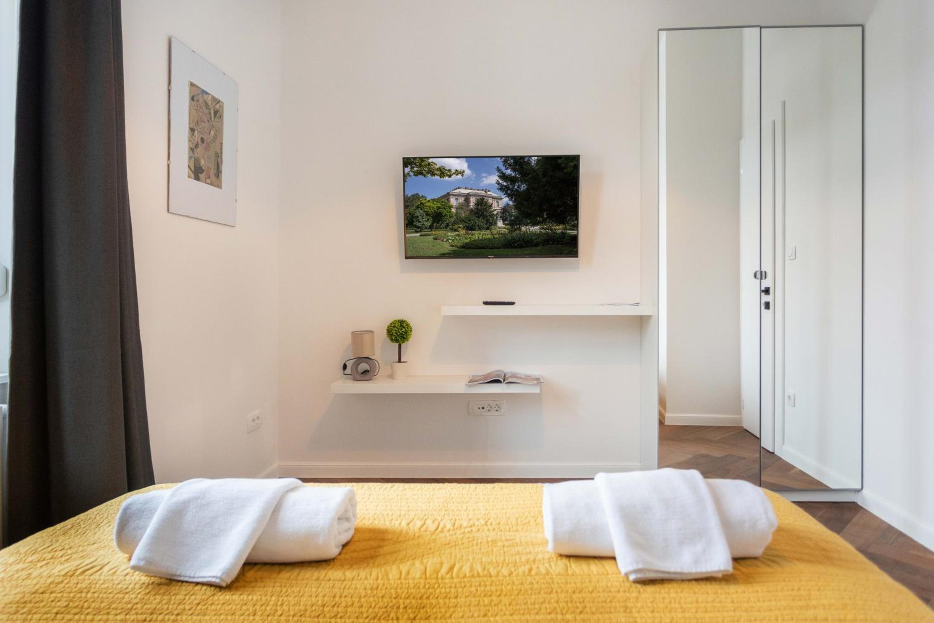 One-Bedroom Apartment - Photo 7
