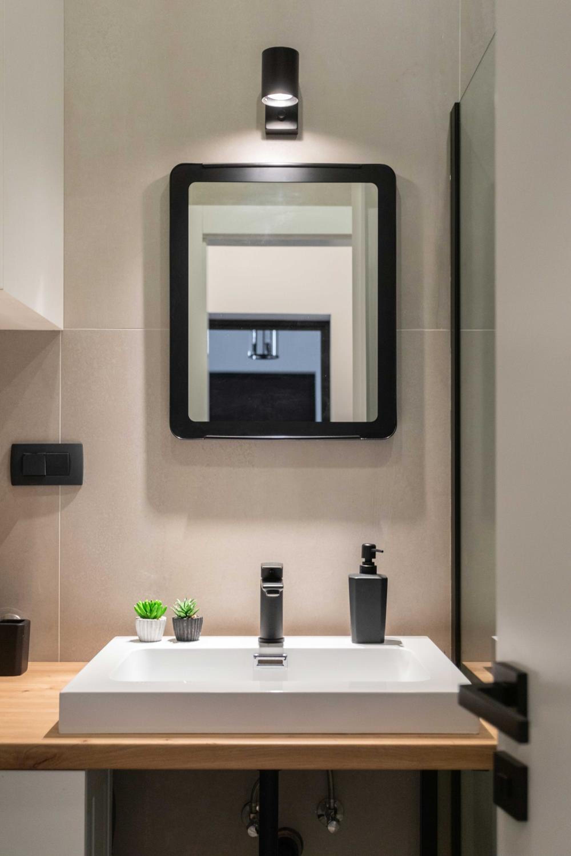 One-Bedroom Apartment - Photo 8