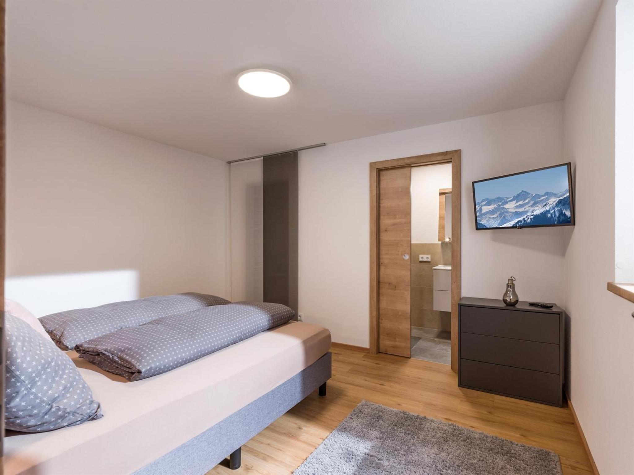 Two-Bedroom Apartment with Shower  photo 1