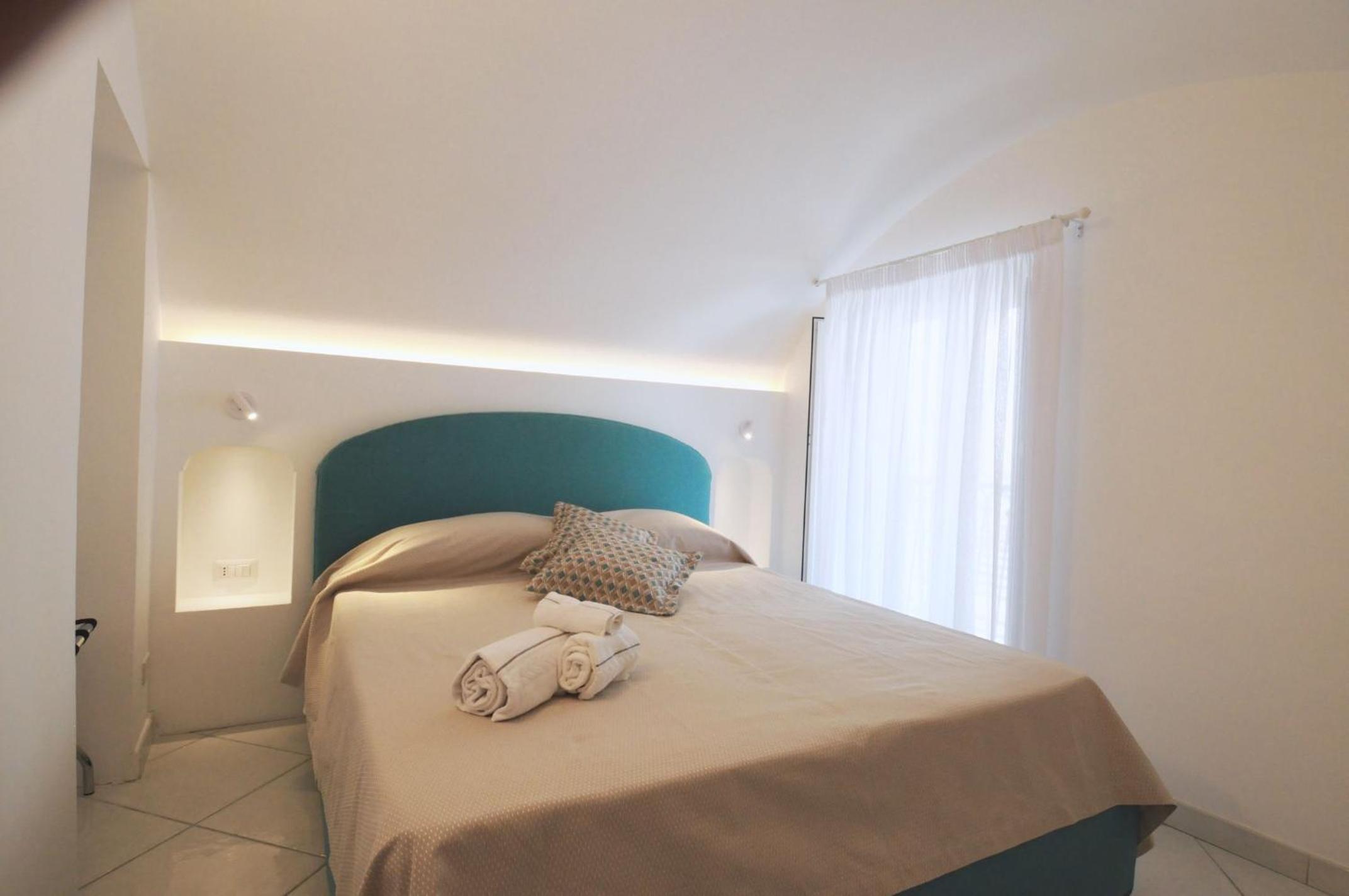 One-Bedroom House - Photo 8