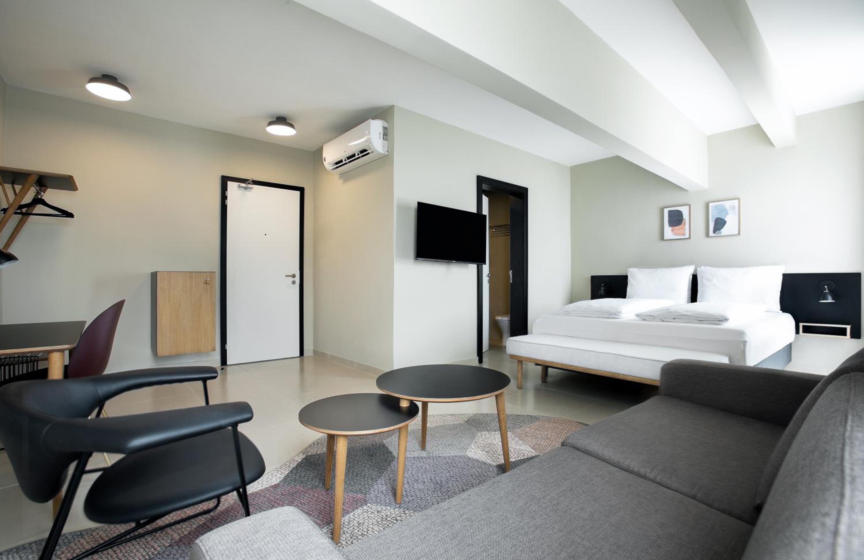 Executive Room - Photo 2