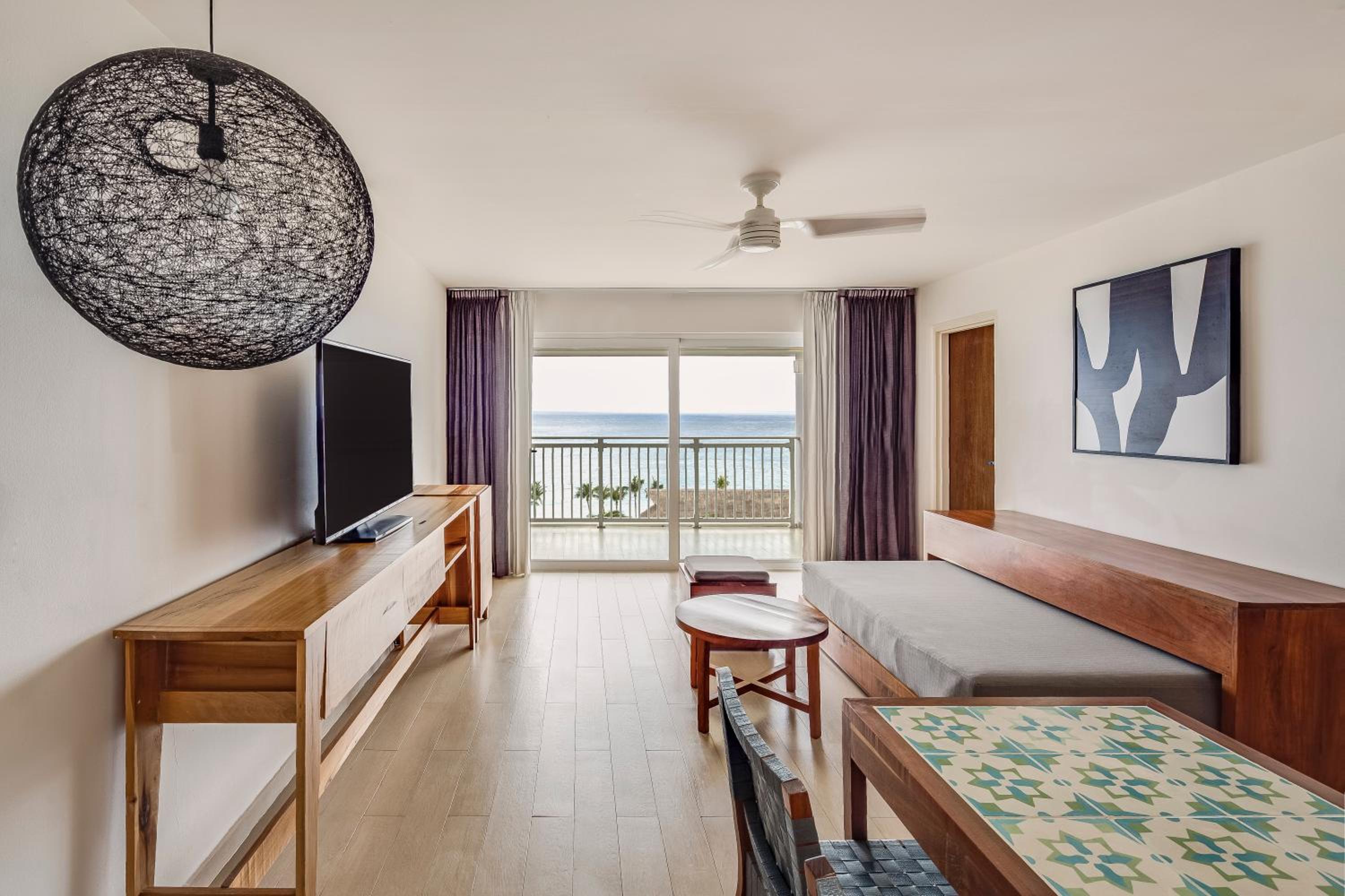 Honeymoon Suite