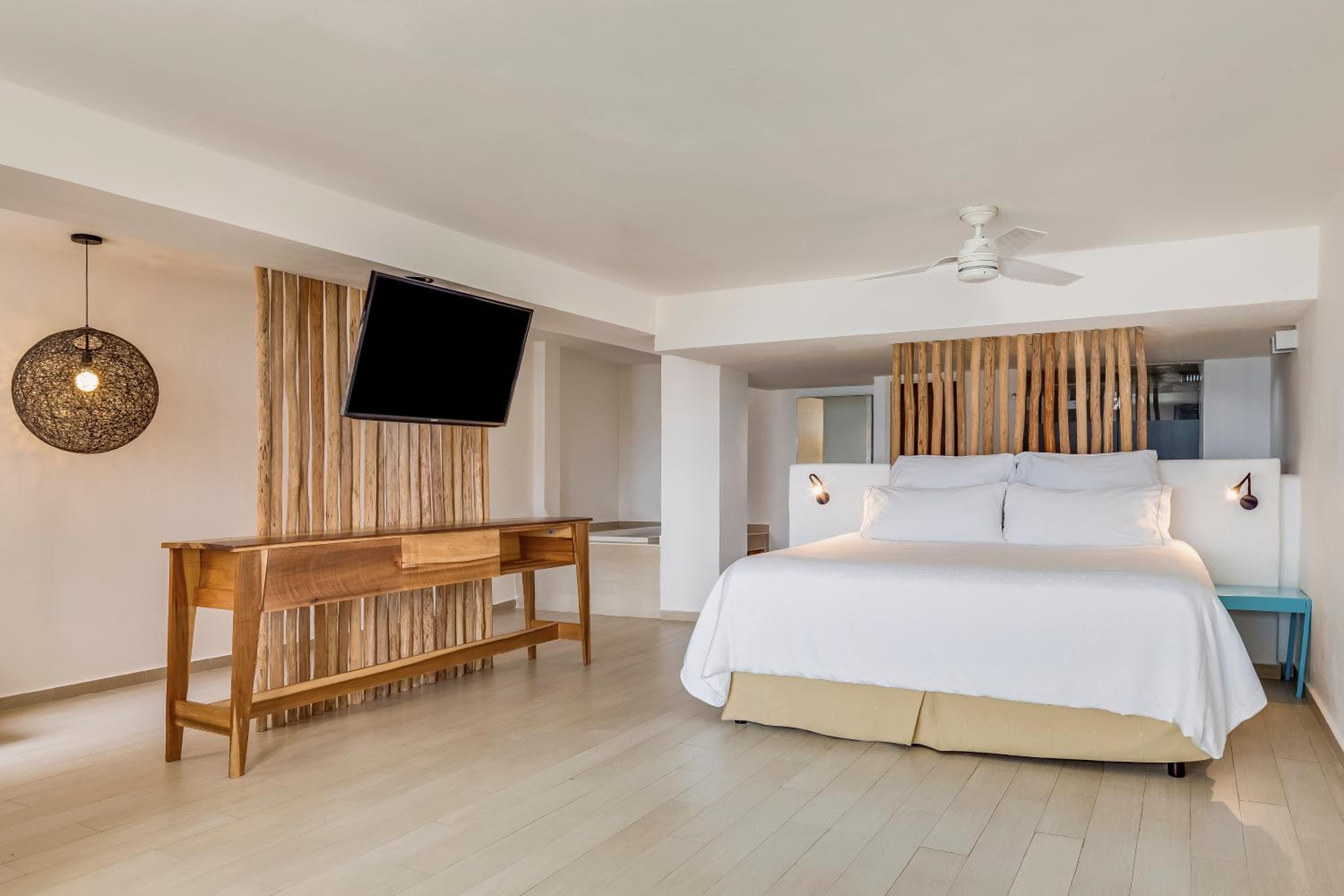 Honeymoon Suite