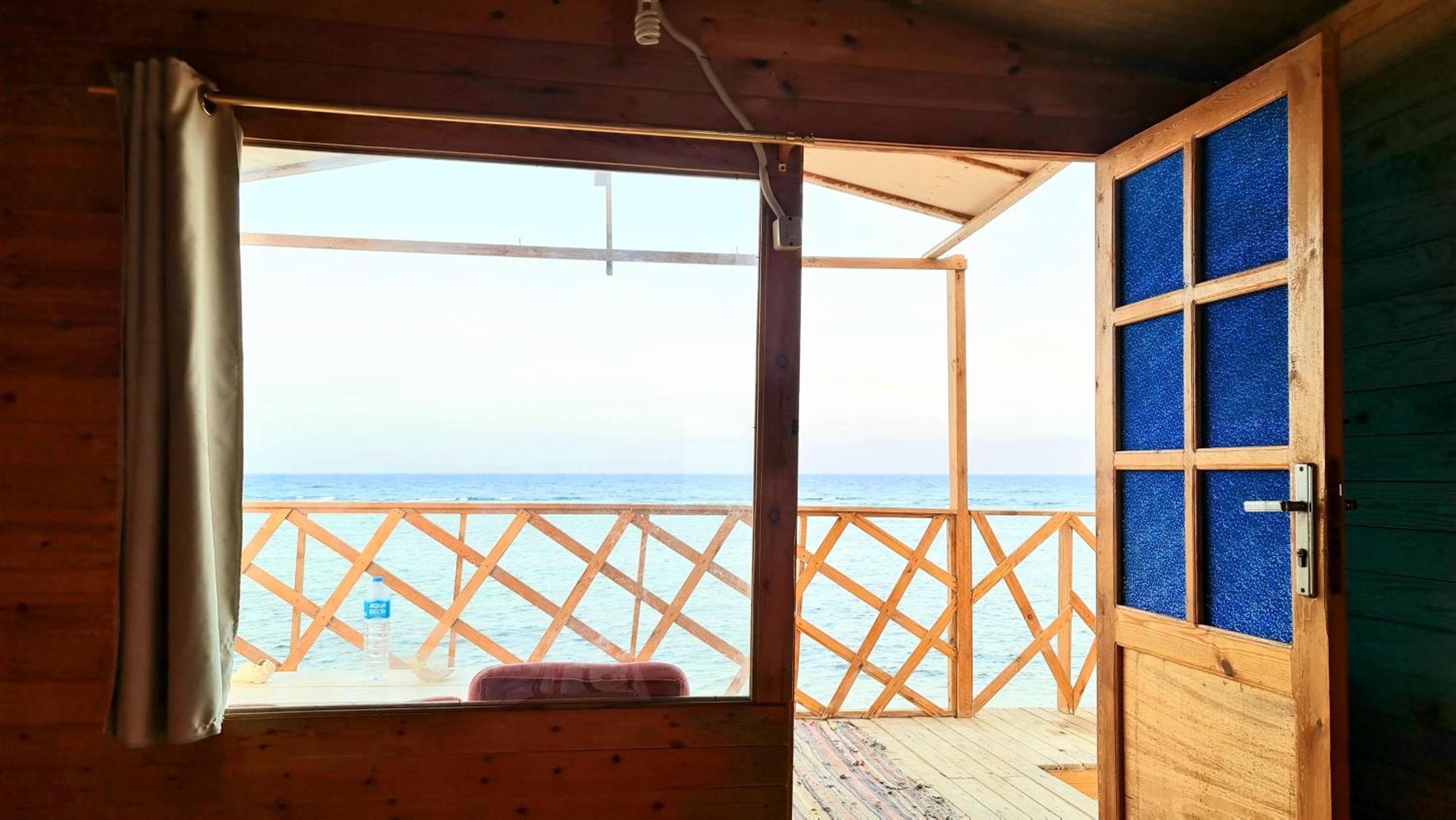 Bungalow - Beach Front - Photo 11