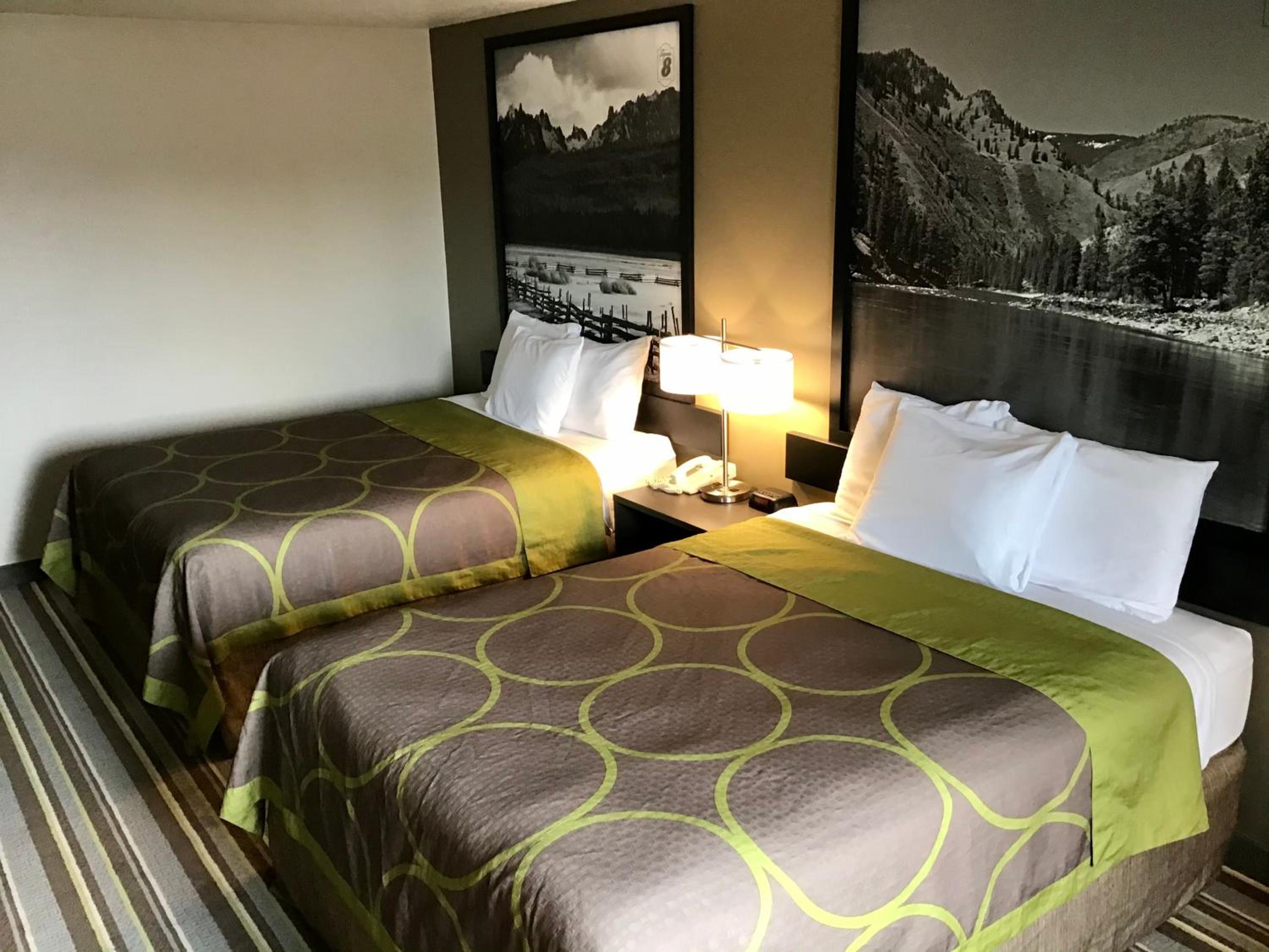 Deluxe Queen Room with Two Queen Beds - Non-Smoking photo 2