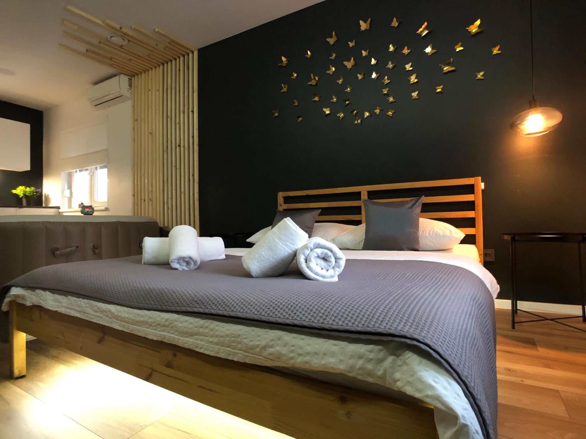 One-Bedroom Apartment - Photo 32