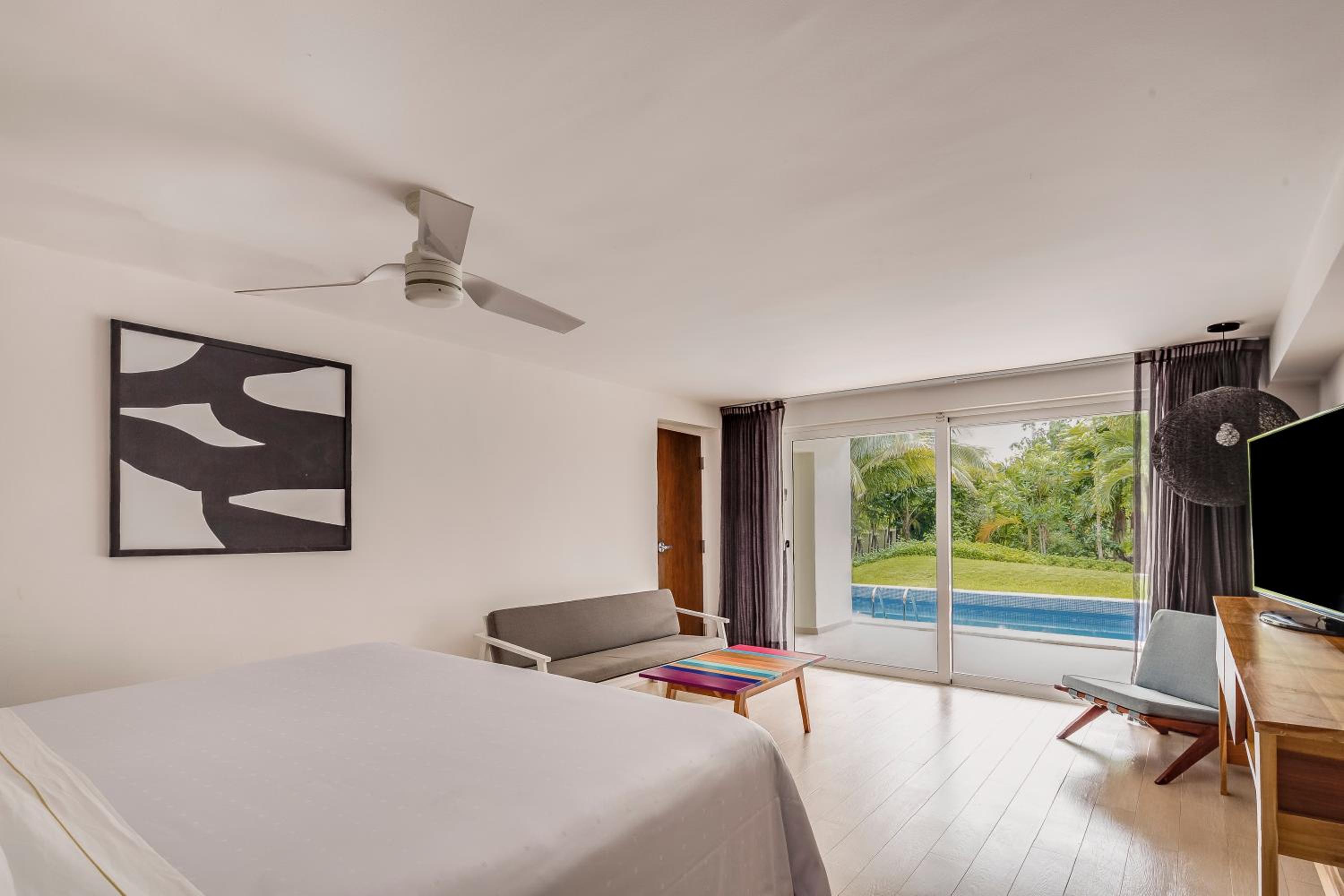 Master Suite with Plunge Pool, 1 King