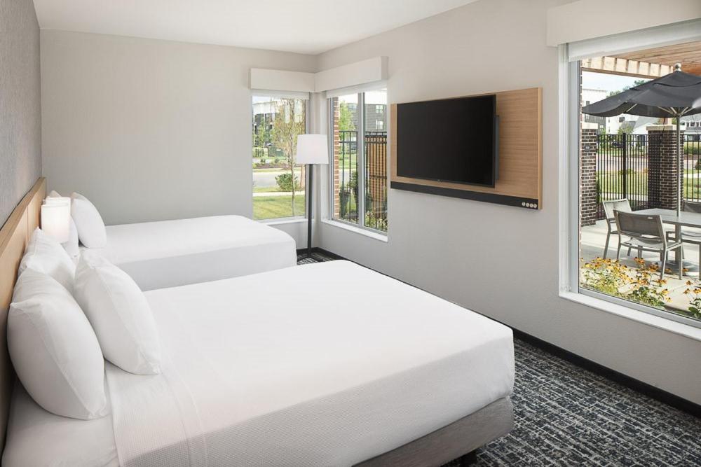 Suite with Two Queen Beds and Roll-In Shower - Disability Access - Photo 1