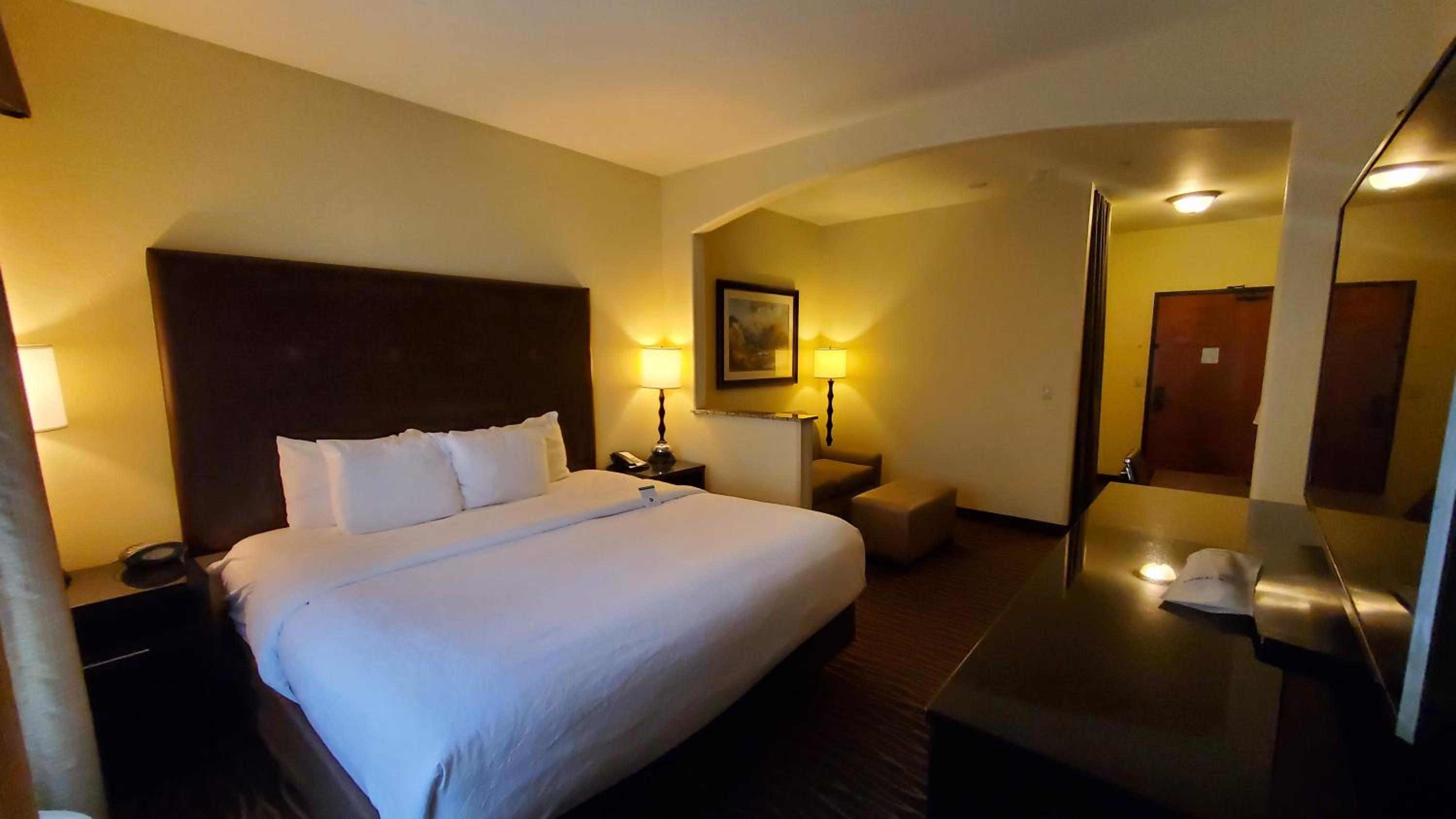 Mini King Suite - Non-Smoking