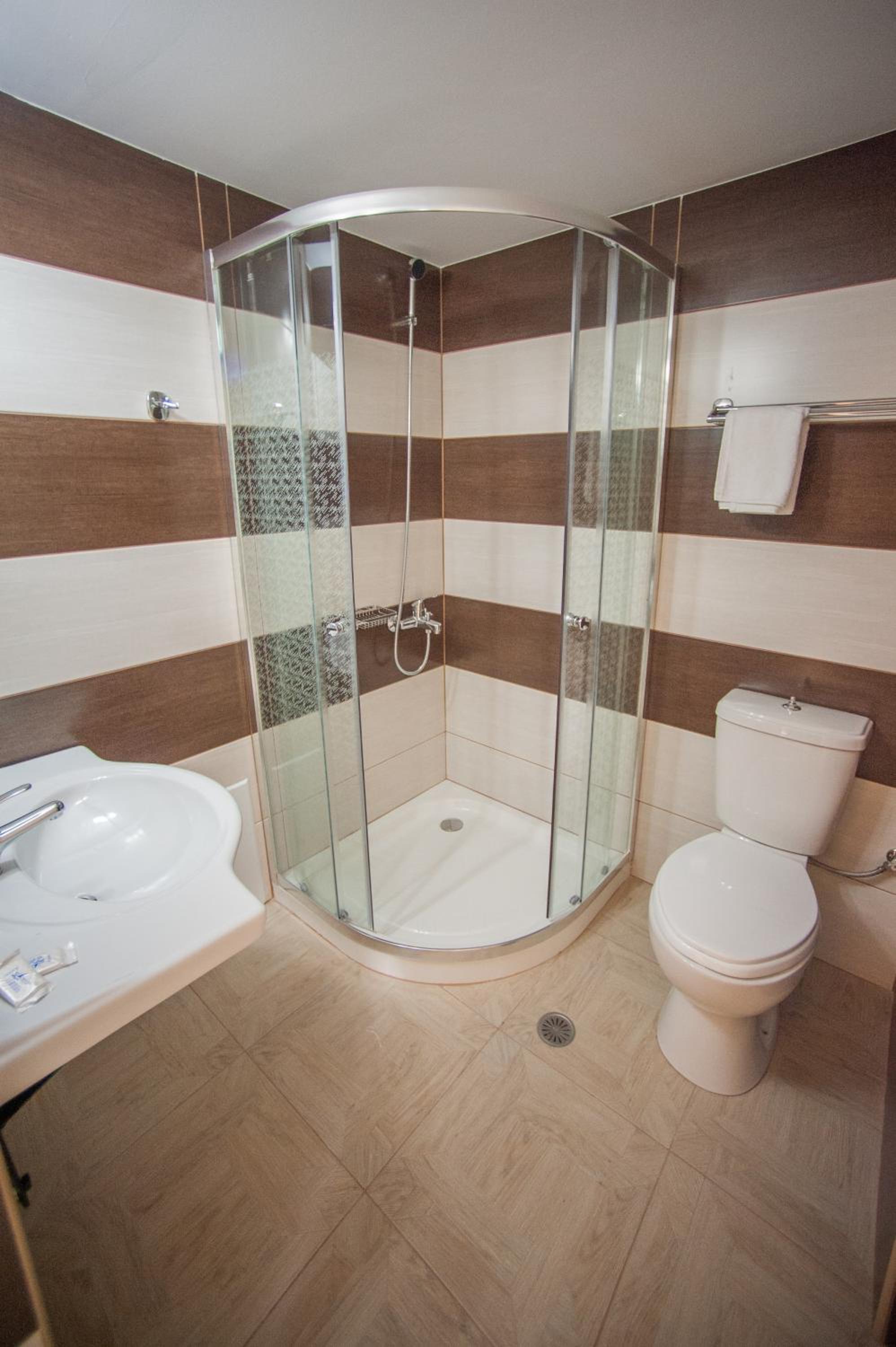 Deluxe Double or Twin Room with Garden View thumbnail 5
