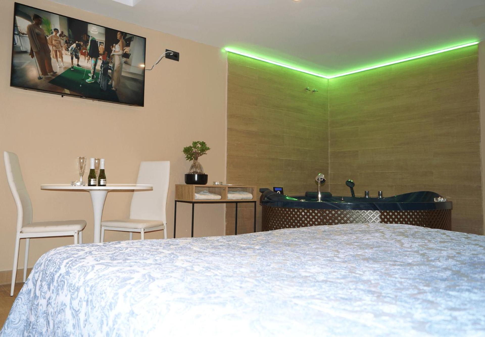 Queen Room with Spa Bath photo 2