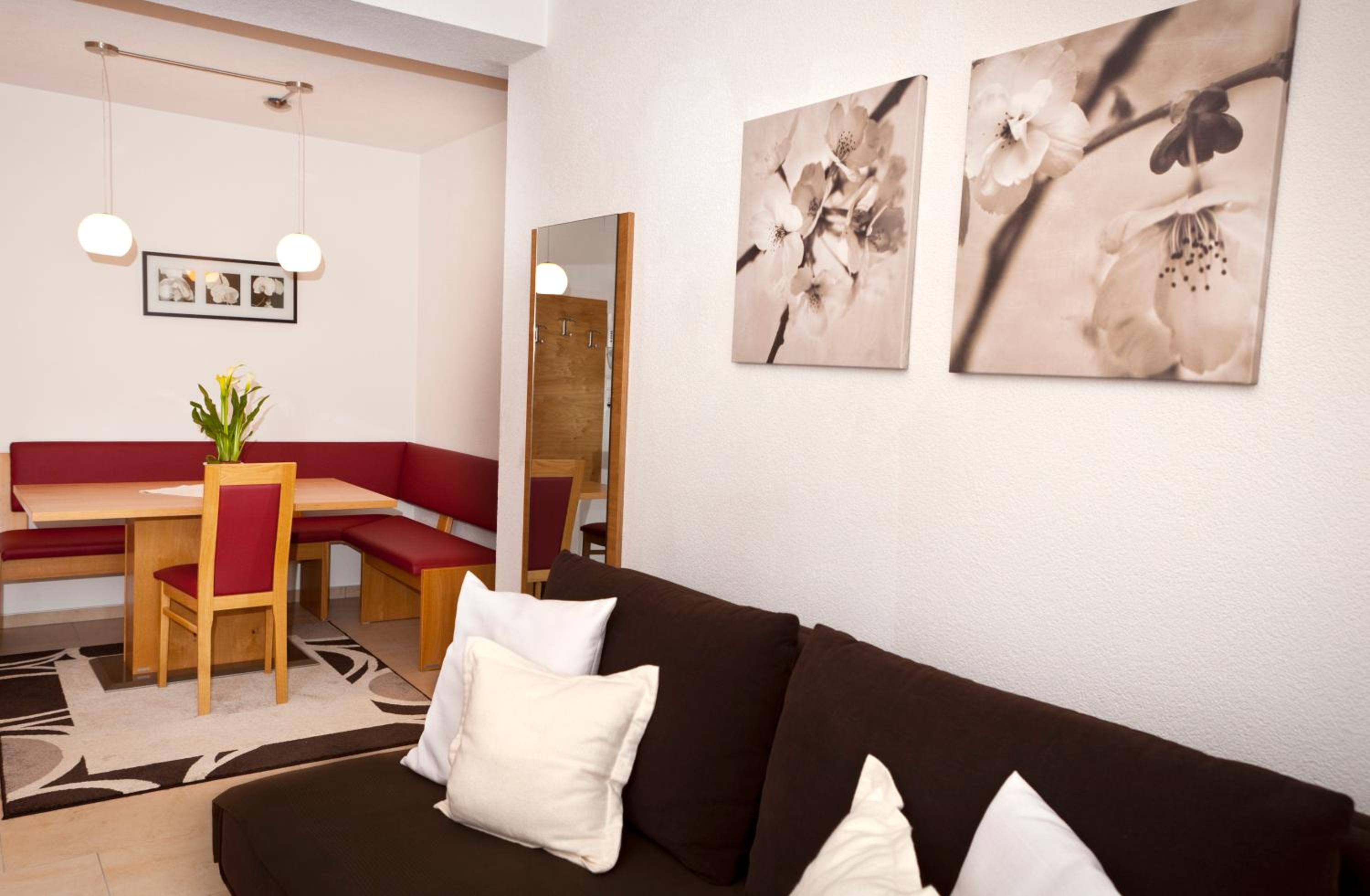 Apartment with Balcony photo 3