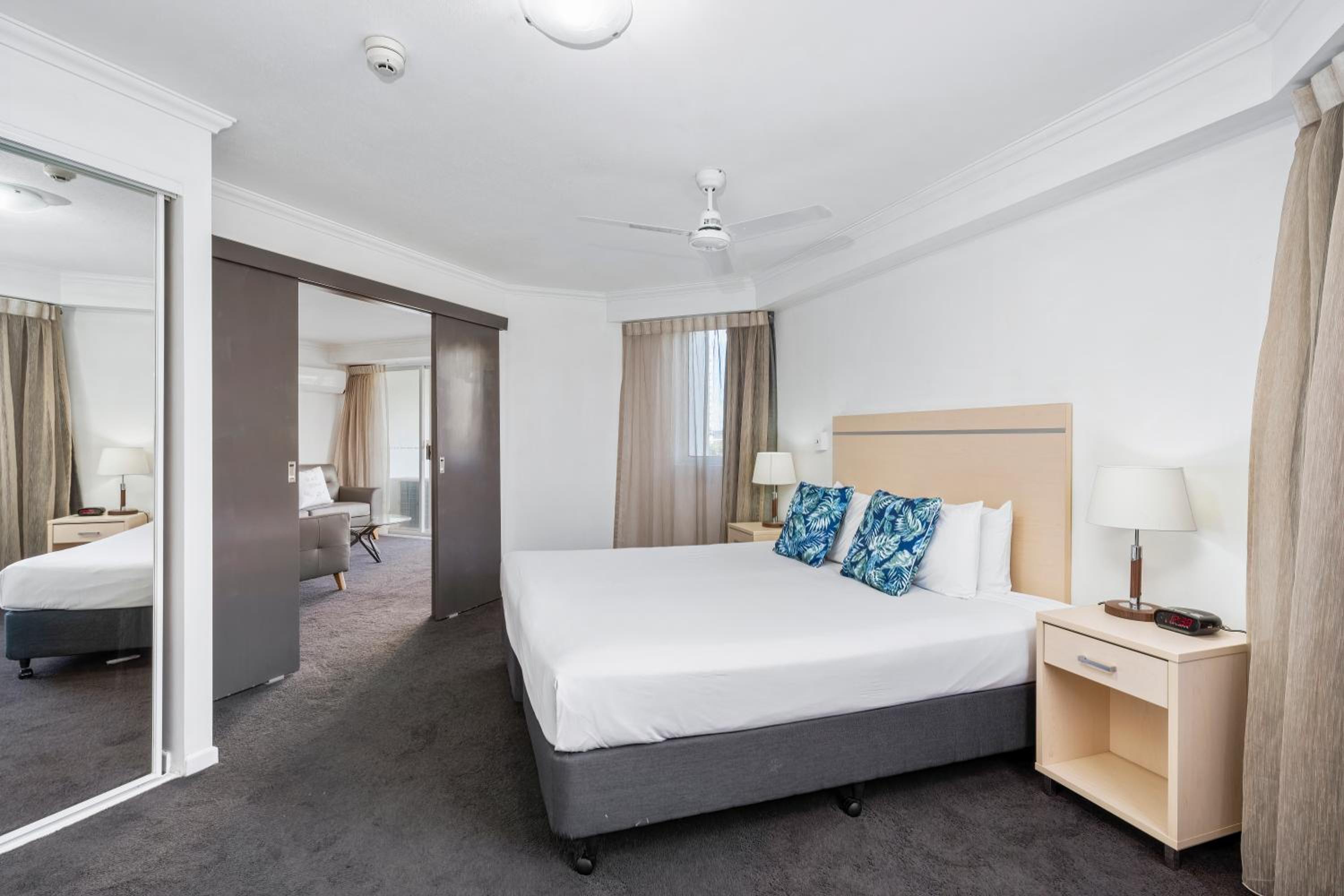 Standard One-Bedroom Suite - Photo 11