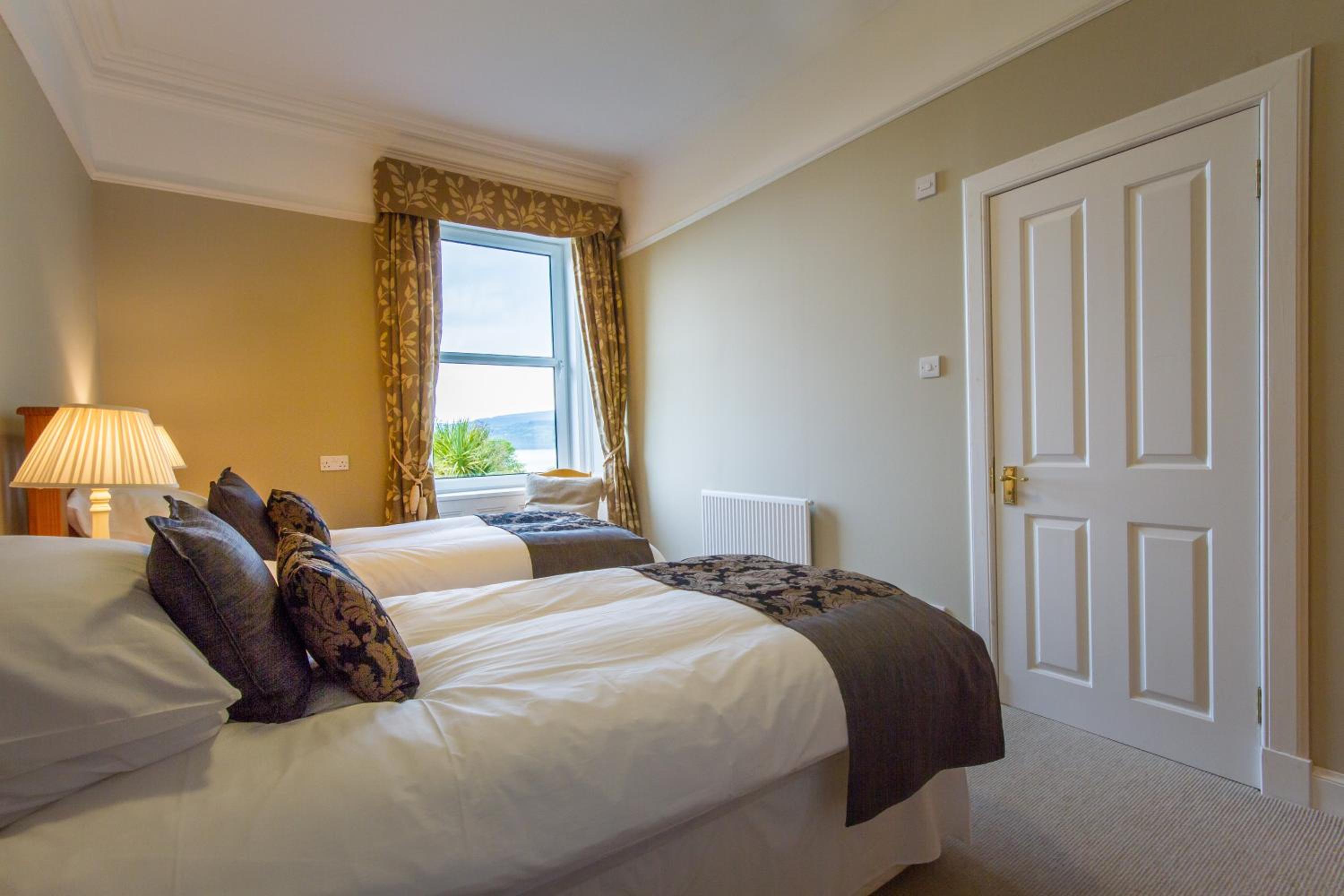Deluxe Twin Room with Sea View photo 2