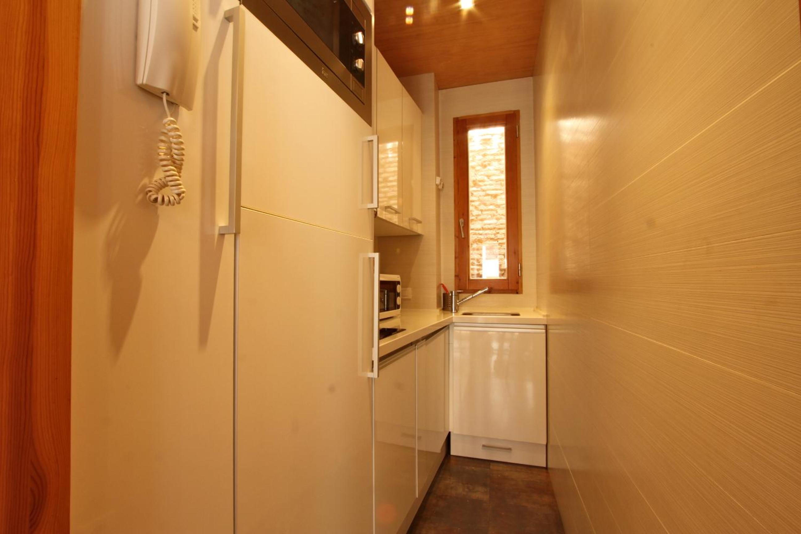 Duplex Apartment - Attic - Photo 8
