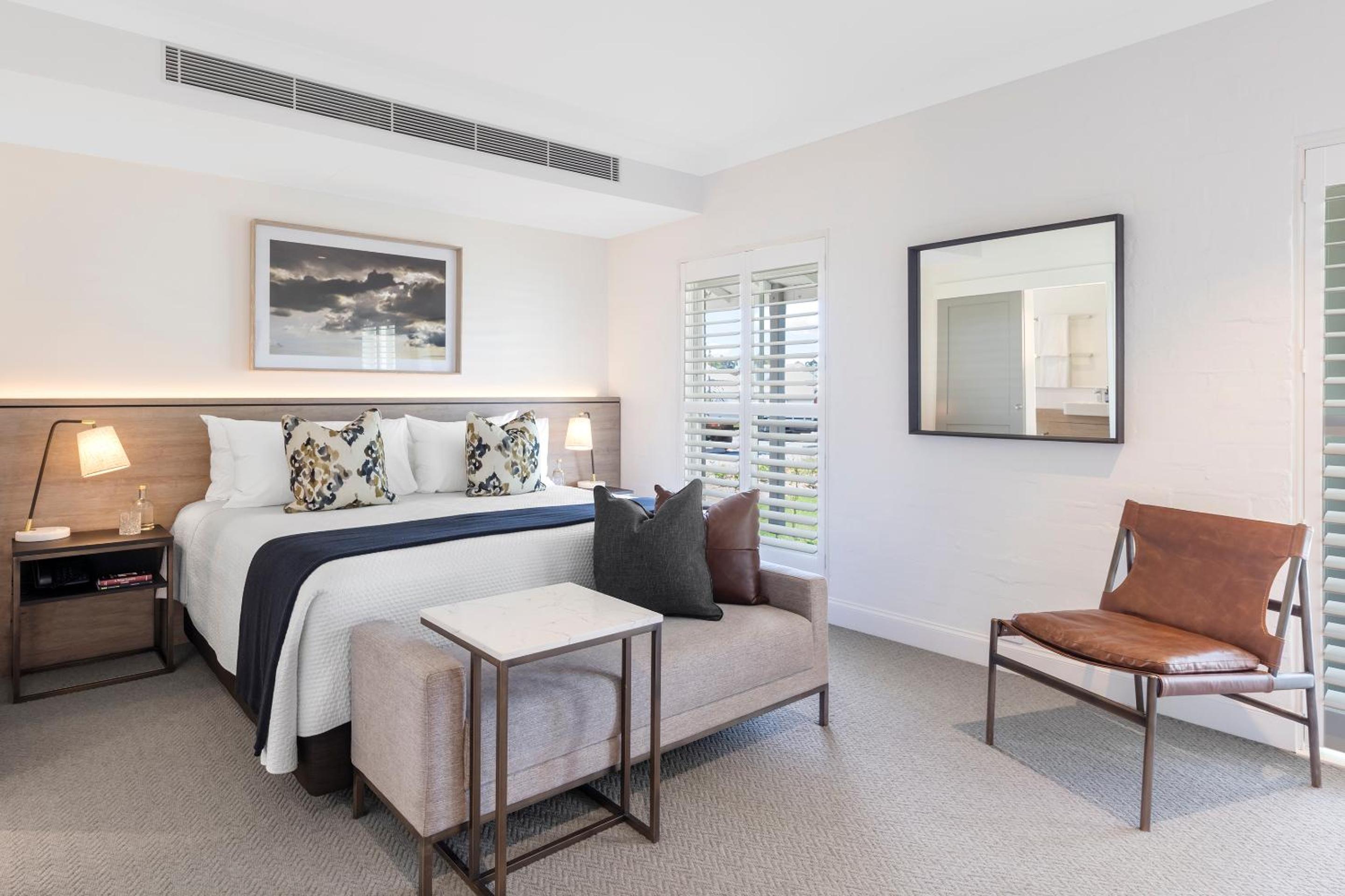 Deluxe King Room photo 1