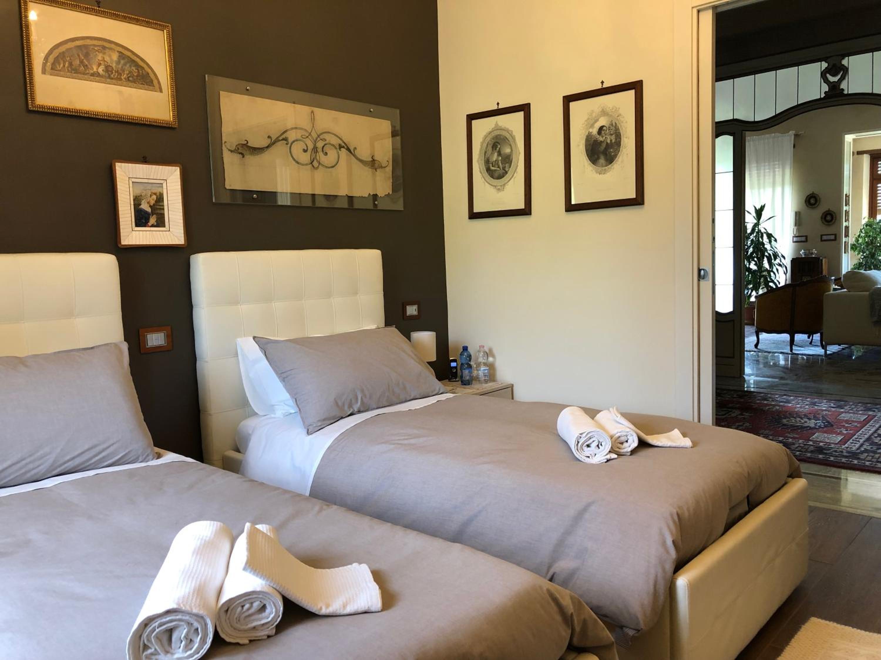 Twin Room With Private Bathroom photo 1