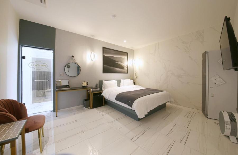 Suite with Mountain View